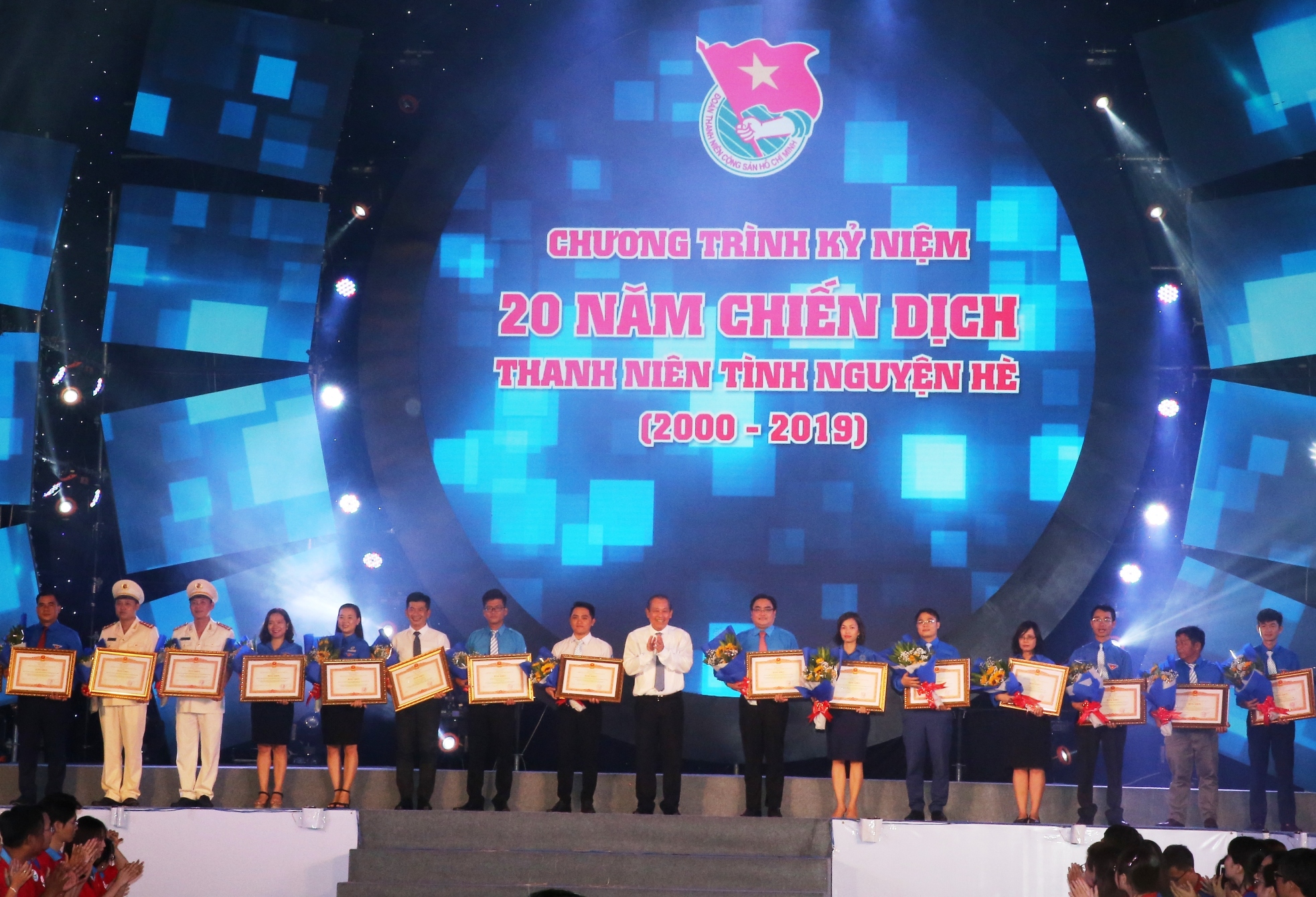 Đoàn Thanh niên Trường Đại học Công nghiệp Hà Nội vinh dự đón nhận Bằng khen của Thủ tướng Chính phủ