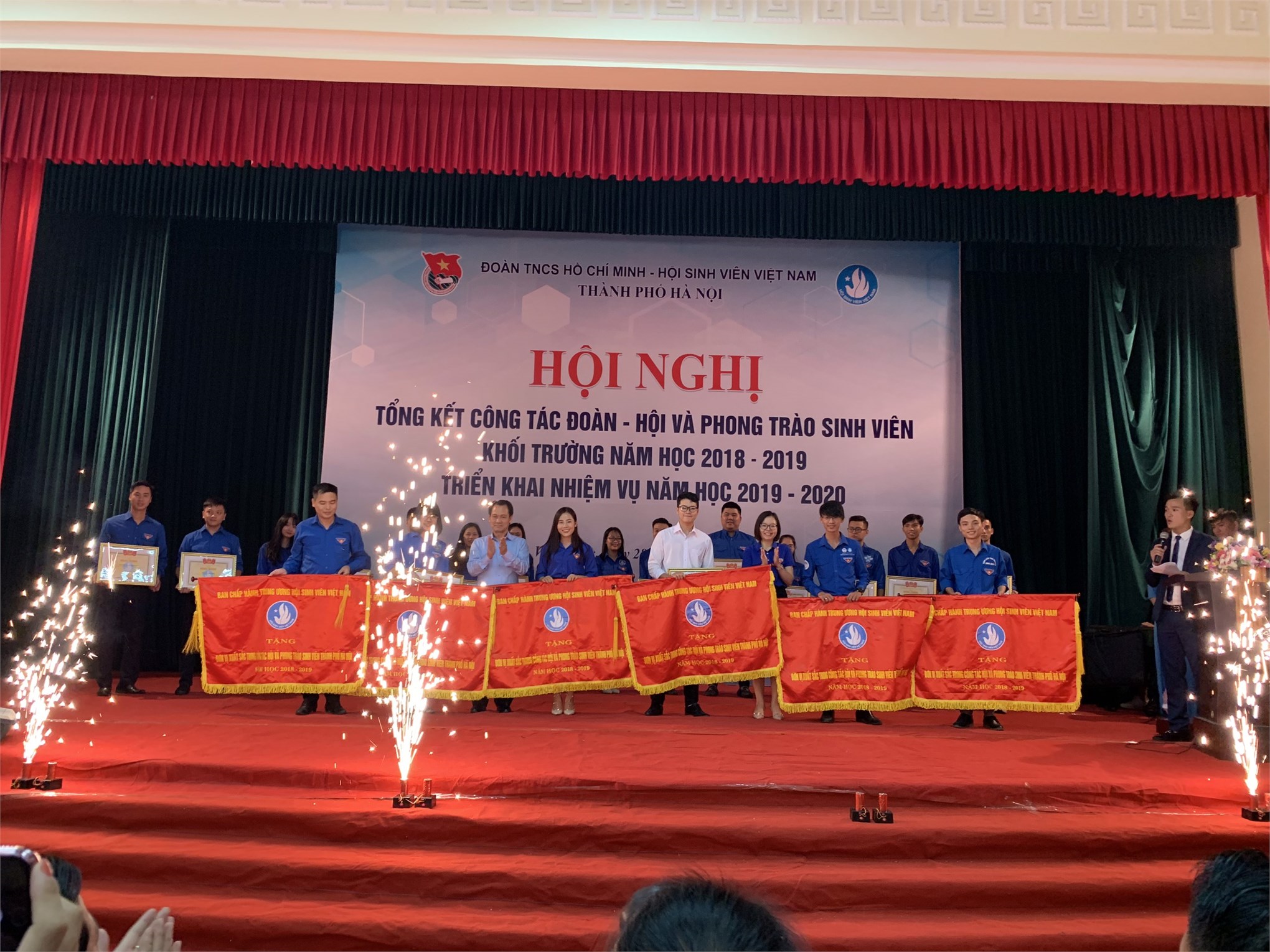 Đoàn Thanh niên – Hội Sinh viên trường ĐH Công nghiệp Hà Nội: Đơn vị xuất sắc dẫn đầu năm học 2018 – 2019