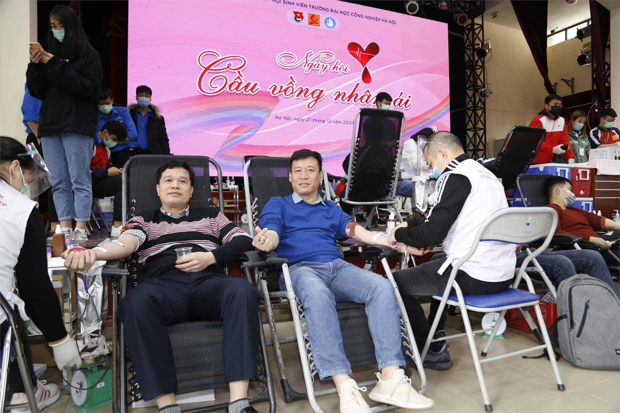 CBVC, sinh viên nhà trường hiến tặng 521 đơn vị máu tại Ngày hội Cầu vồng nhân ái năm 2020