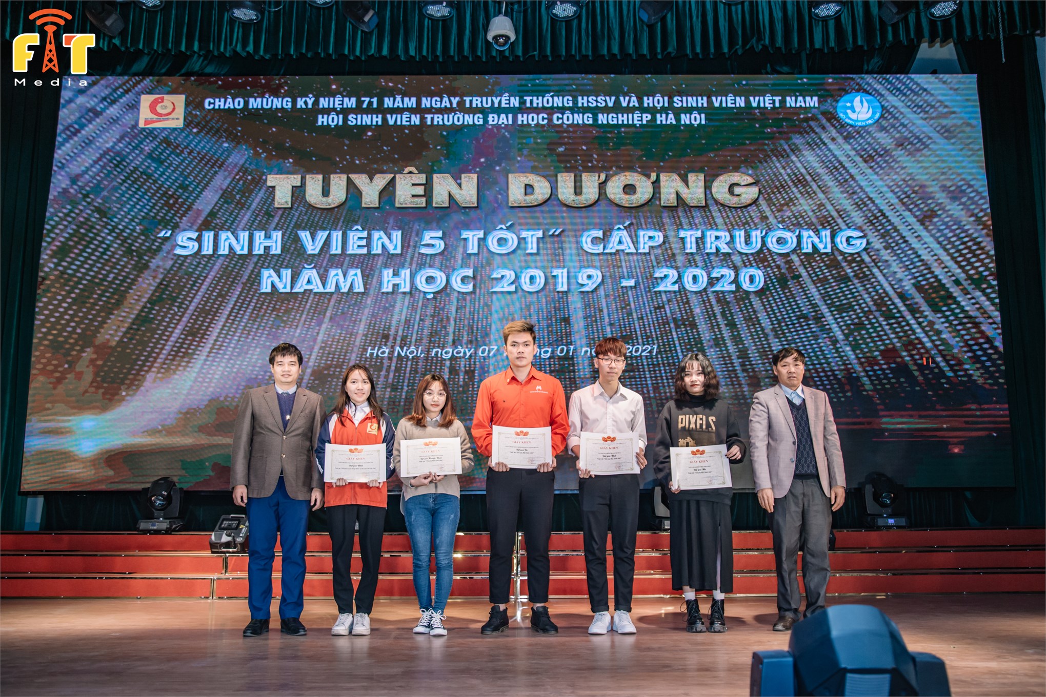 Kỷ niệm 71 năm Ngày truyền thống học sinh sinh viên và Hội Sinh viên Việt Nam (09/01/1950 - 09/01/2021) và tuyên dương “Sinh viên 5 tốt” cấp trường năm học 2019 - 2020