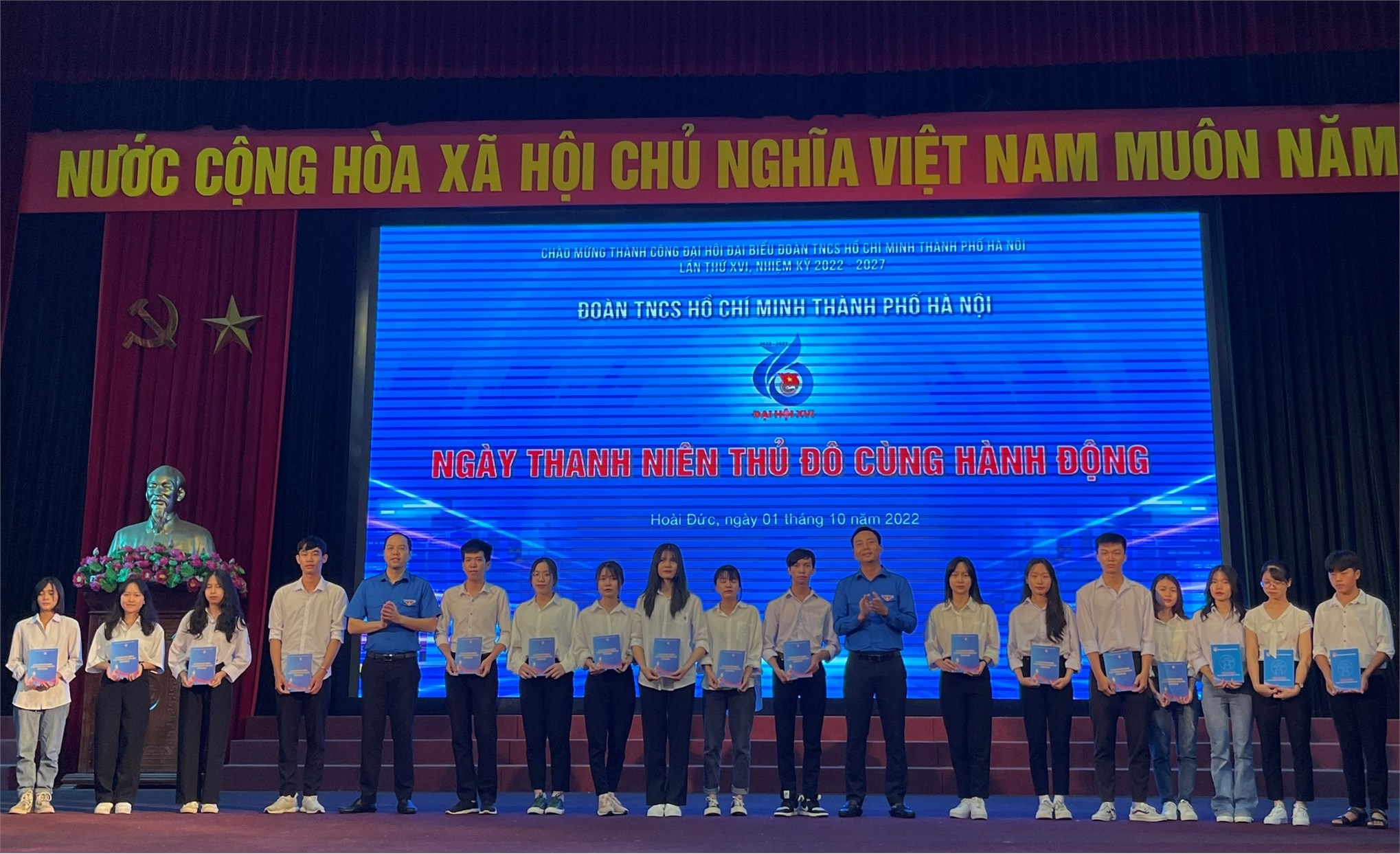 60 sinh viên Đại học Công nghiệp Hà Nội nhận học bổng của Thành Đoàn Hà Nội