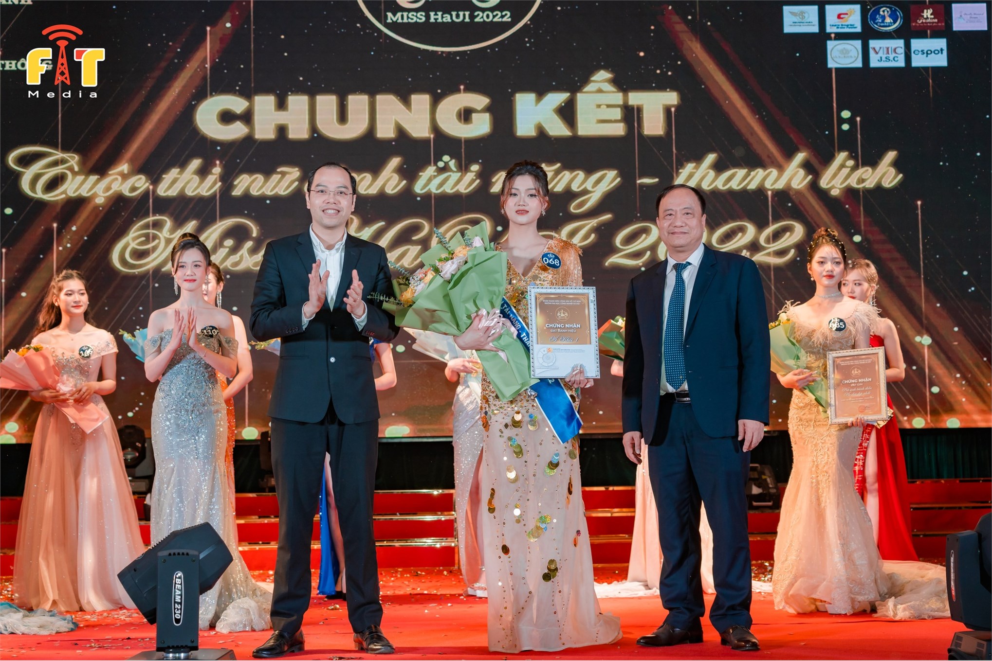 Bùng nổ đêm chung kết nữ sinh tài năng – thanh lịch Miss HaUI 2022