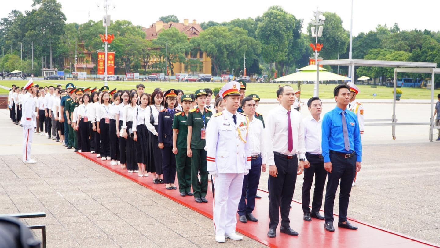 02 sinh viên Thủ khoa Xuất sắc của ĐH Công nghiệp Hà Nội được vinh danh trong số 96 thủ khoa xuất sắc tốt nghiệp các trường đại học, học viện năm 2023