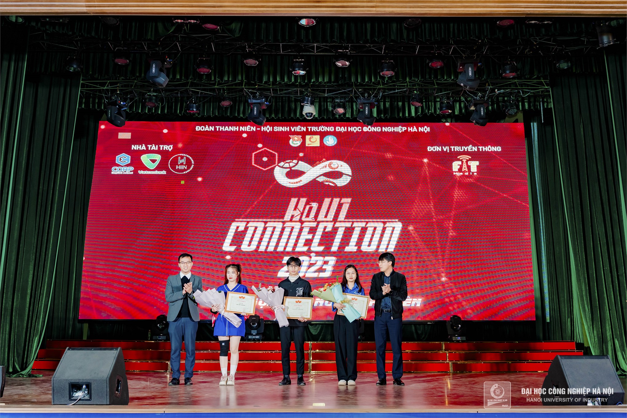 Cháy hết mình với Ngày hội kết nối sinh viên HaUI CONNECTION 2023 tại cơ sở Hà Nội