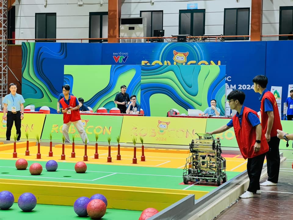 03 đội thi Robocon của ĐH Công nghiệp Hà Nội đã lọt vào Chung kết cuộc thi Robocon 2024