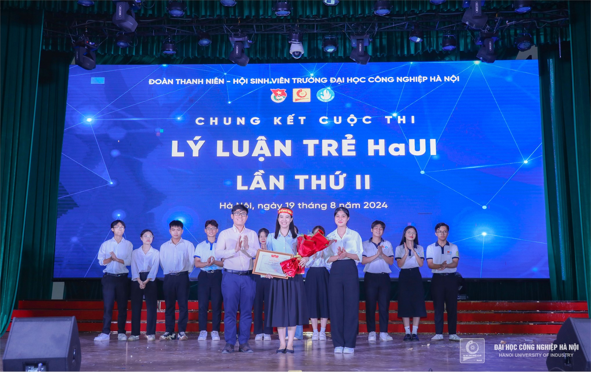 Ấn tượng, sôi nổi, nhiệt huyết: Chung kết Lý luận trẻ HaUI