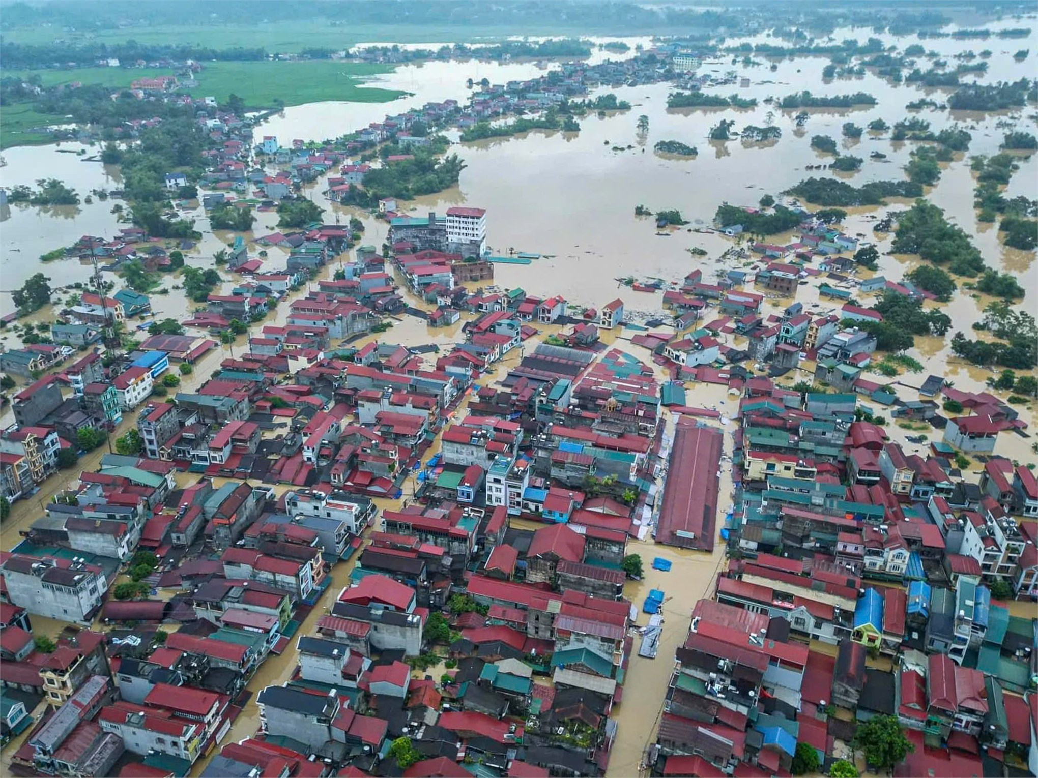 Tuổi trẻ Đại học công nghiệp Hà Nội góp phần khắc phục hậu quả của cơn bão Yagi