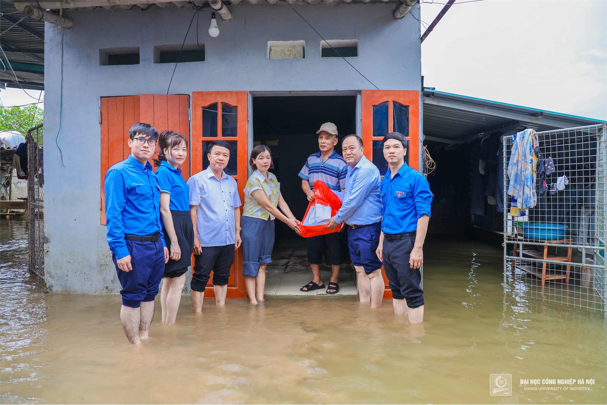 Tuổi trẻ Đại học công nghiệp Hà Nội góp phần khắc phục hậu quả của cơn bão Yagi