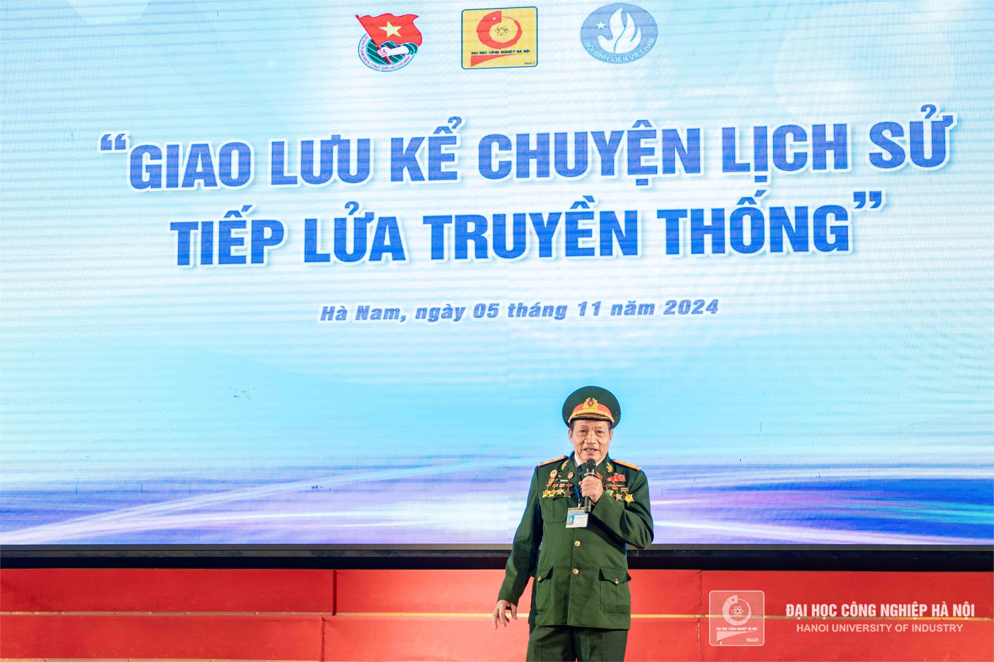 Giao lưu “Tiếp lửa truyền thống - Kể chuyện lịch sử”