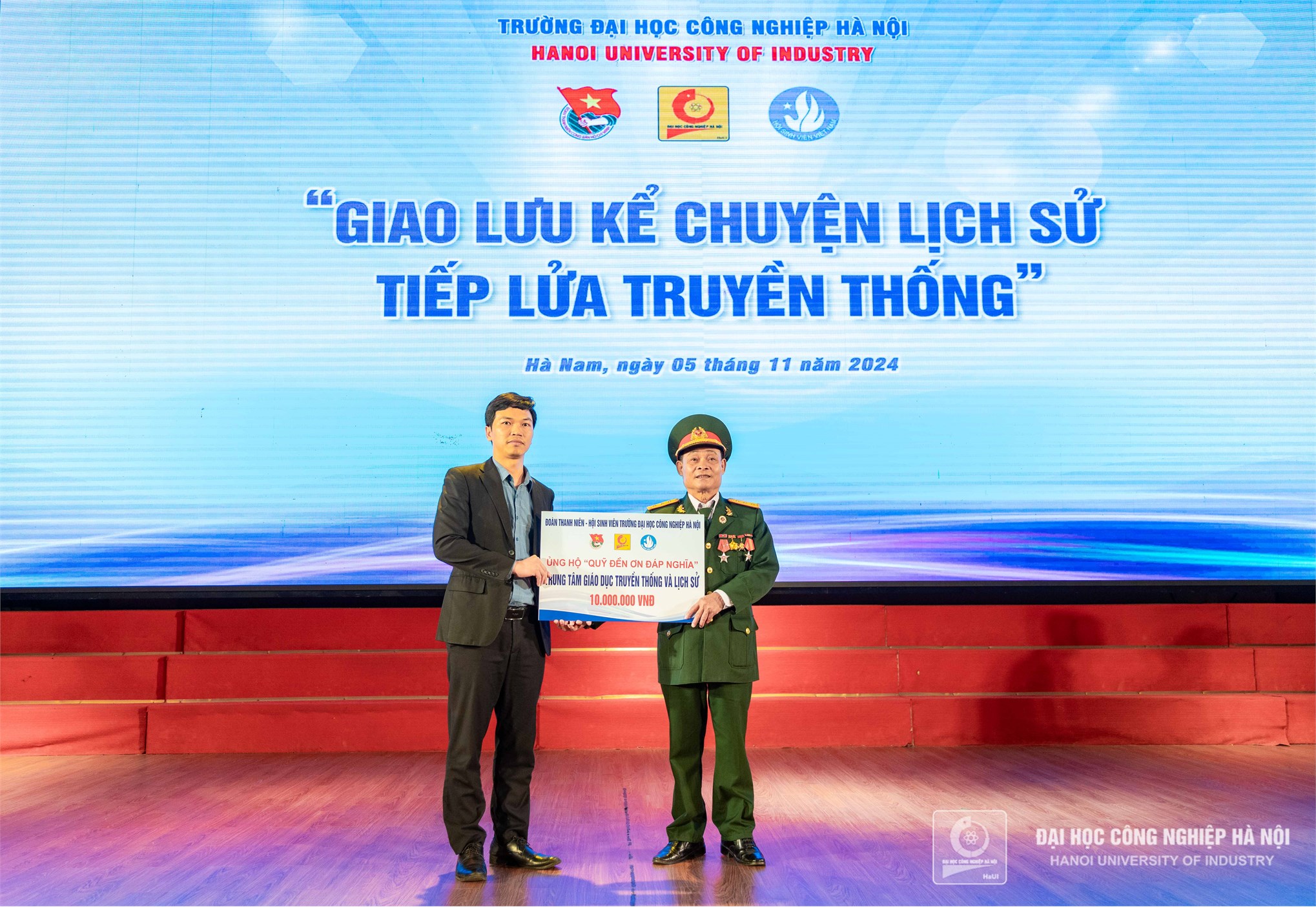 Giao lưu “Tiếp lửa truyền thống - Kể chuyện lịch sử”