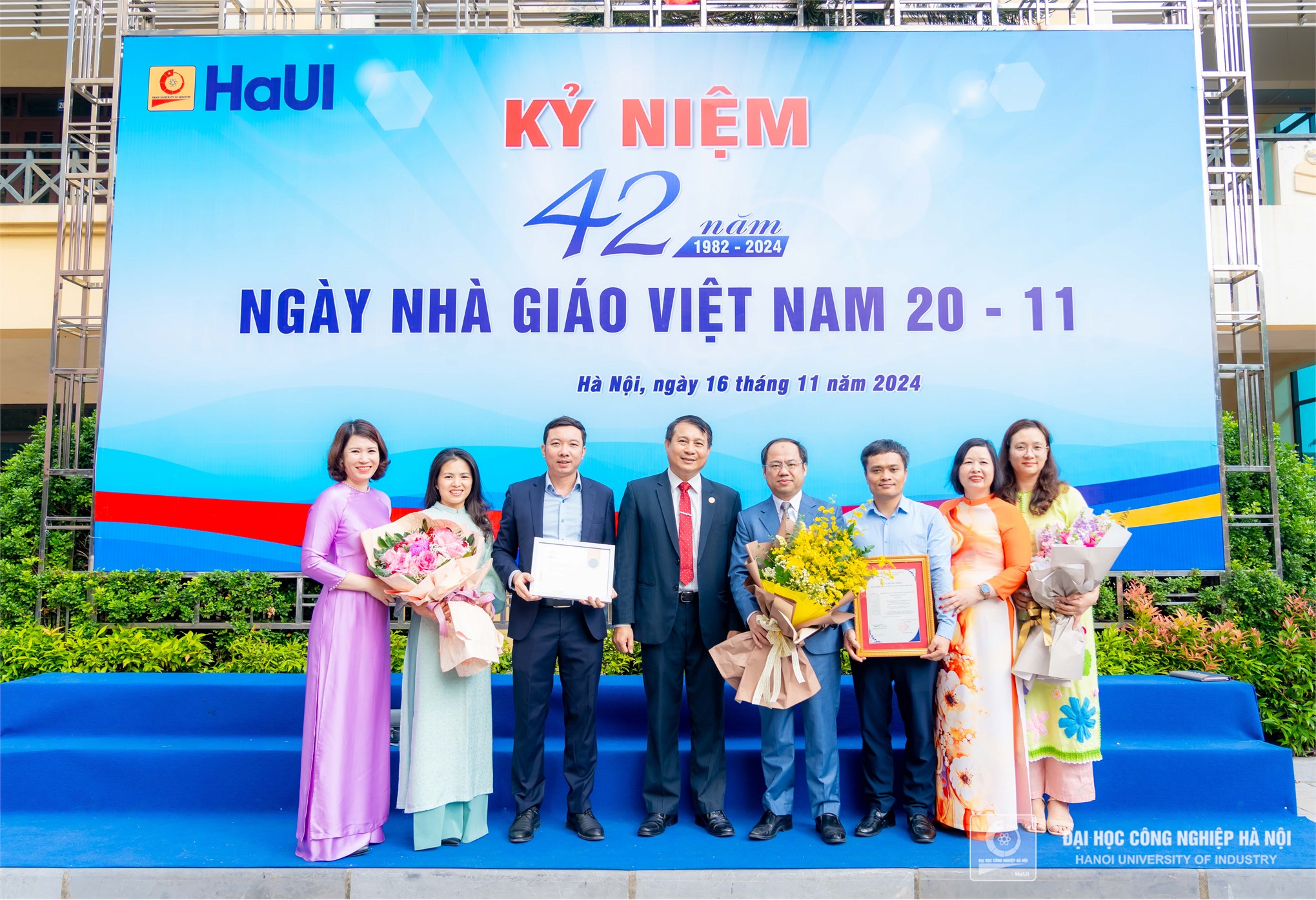 Chào mừng 42 năm Ngày Nhà giáo Việt Nam 20/11