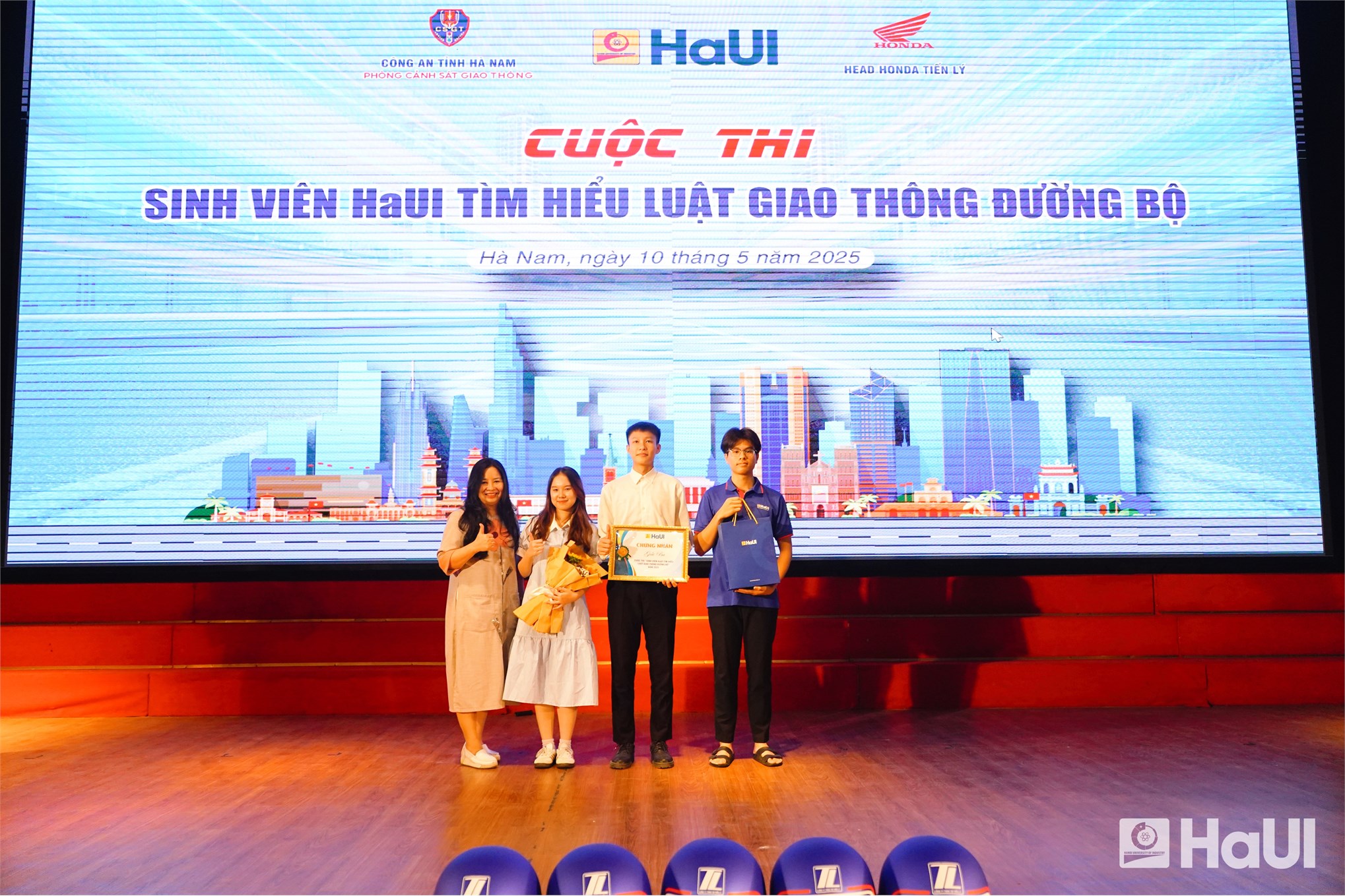 Tuổi trẻ HaUI tiên phong lan tỏa văn hóa giao thông an toàn, văn minh