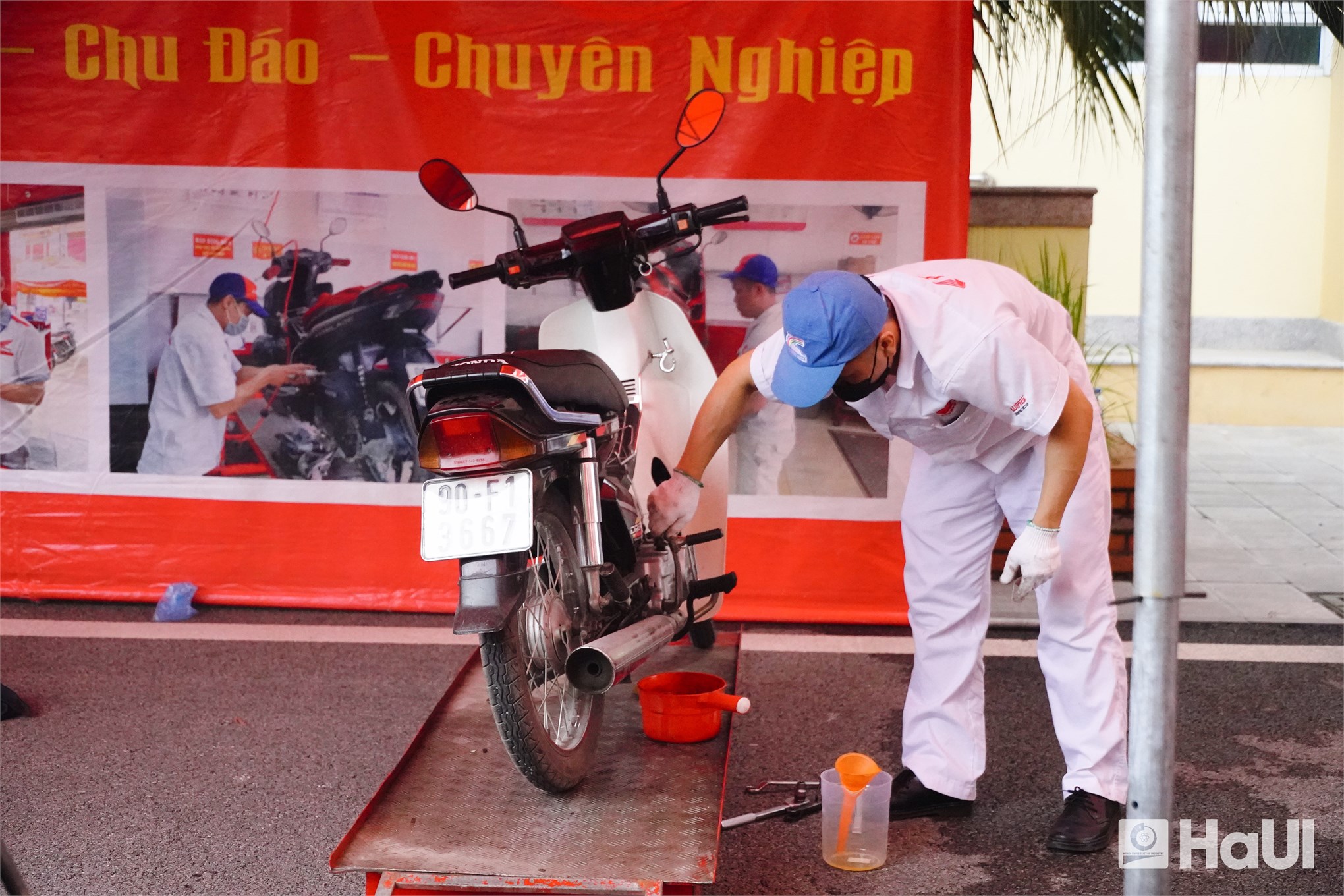 Tuổi trẻ HaUI tiên phong lan tỏa văn hóa giao thông an toàn, văn minh