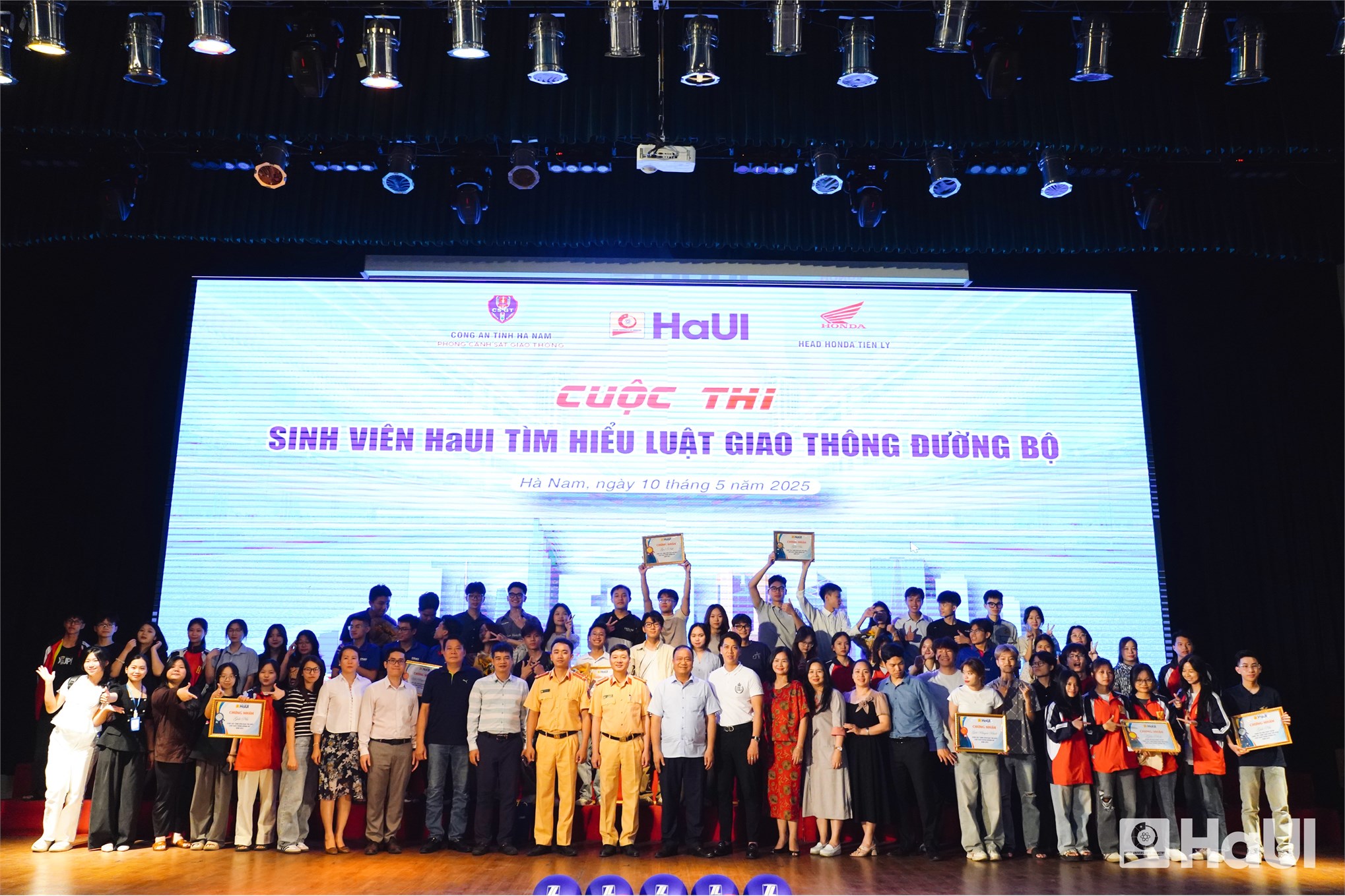 Tuổi trẻ HaUI tiên phong lan tỏa văn hóa giao thông an toàn, văn minh