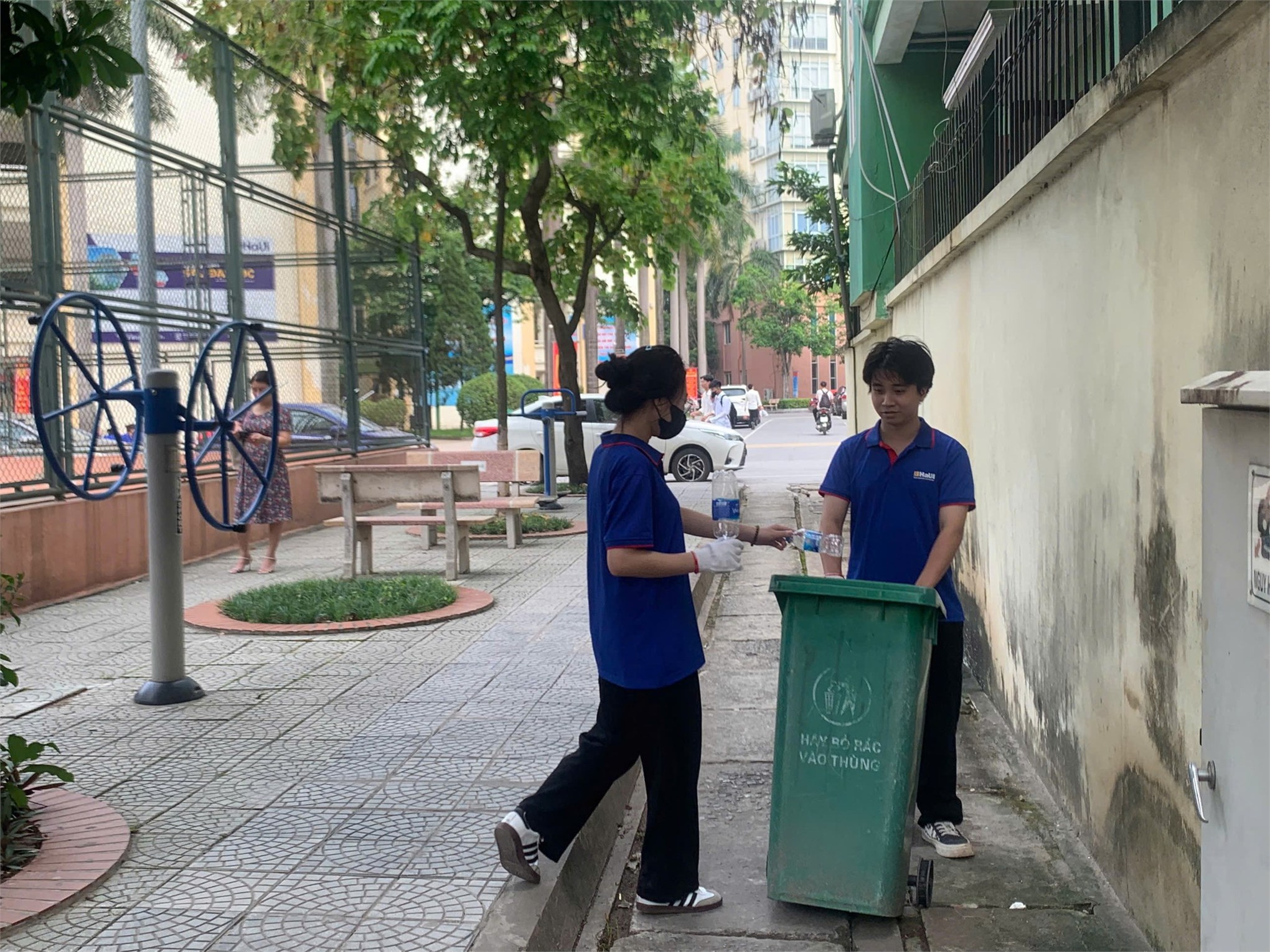 Hưởng ứng ngày môi trường thế giới năm 2025: Đại học Công nghiệp Hà Nội với nỗ lực giảm thiểu tác hại ô nhiễm rác thải nhựa (Beat Plastic Pollution)