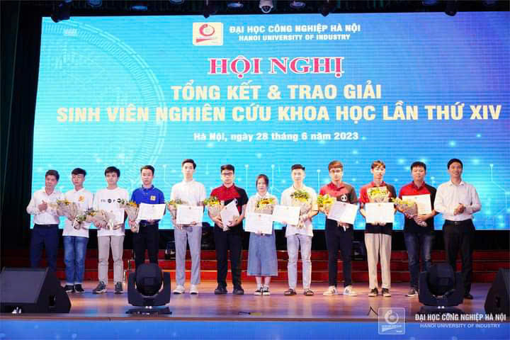 Đậu Thị Mai Linh – Đảng viên trẻ tiêu biểu, tấm gương sáng của sinh viên khoa Công nghệ Hóa