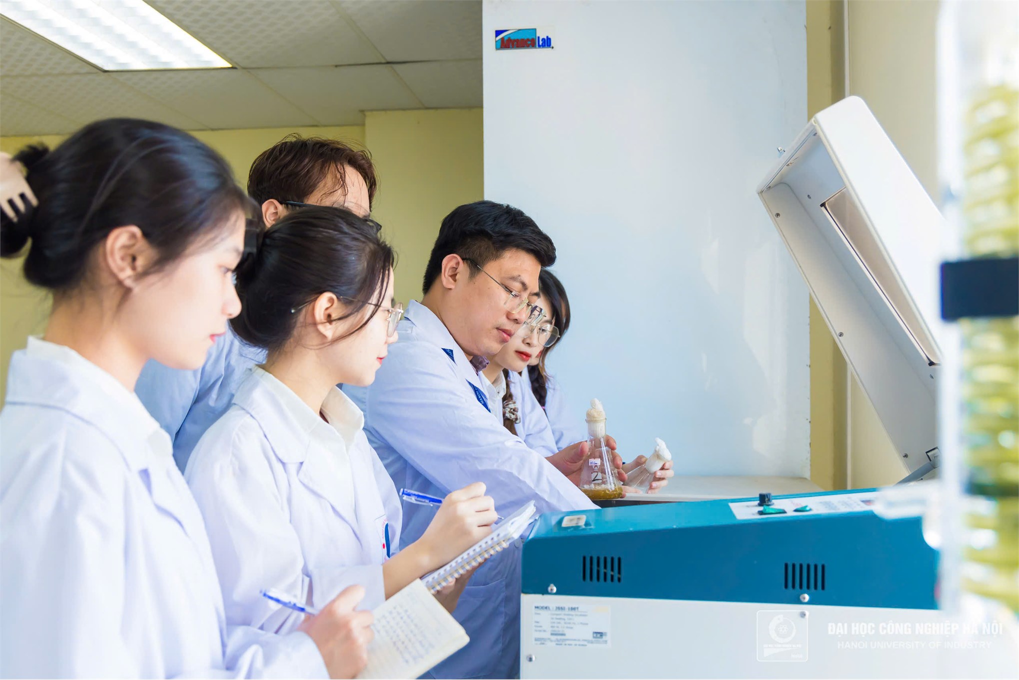 Đậu Thị Mai Linh – Đảng viên trẻ tiêu biểu, tấm gương sáng của sinh viên khoa Công nghệ Hóa