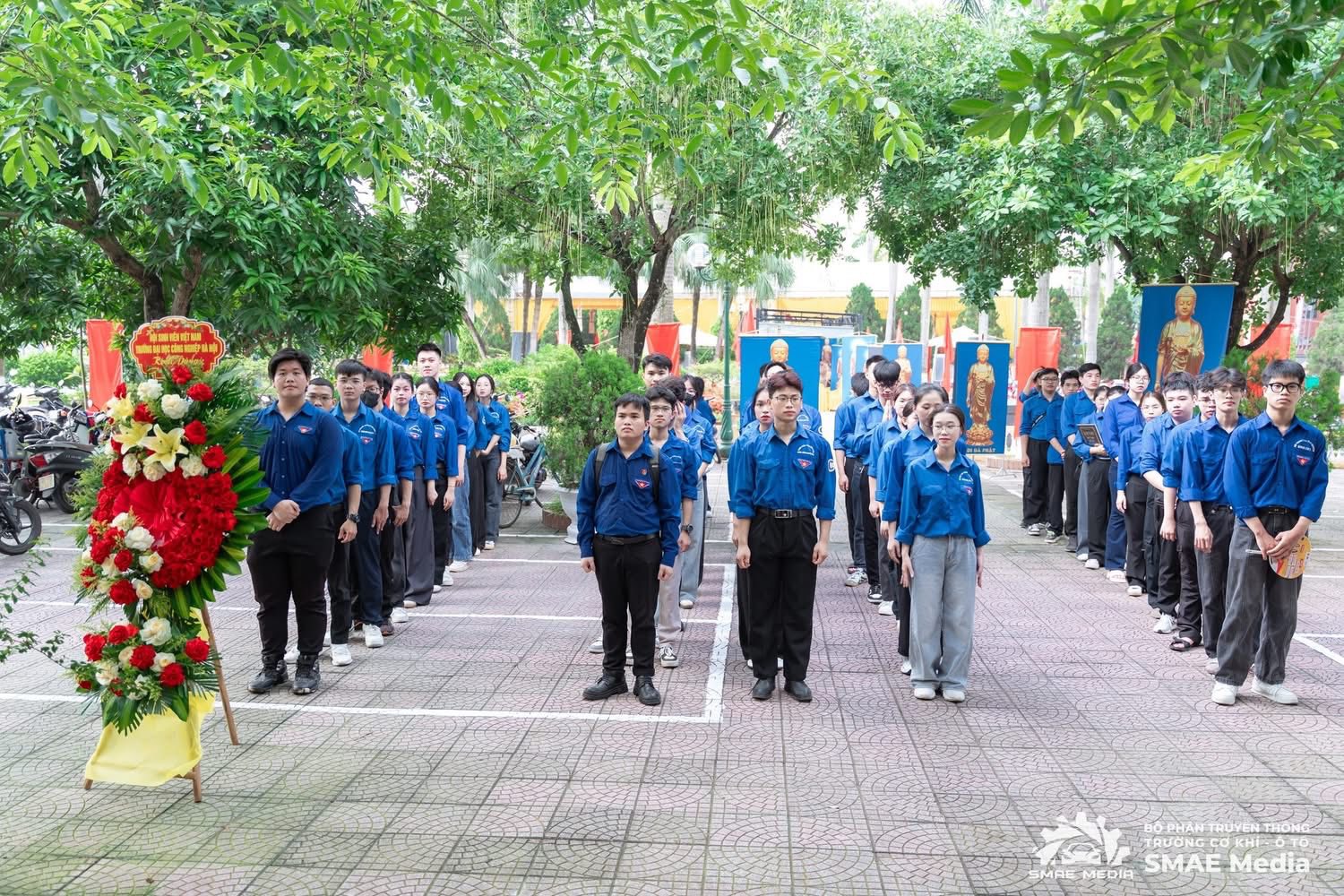 Lễ báo công - Dâng hương tại nghĩa trang liệt sỹ thành phố Hà Nội