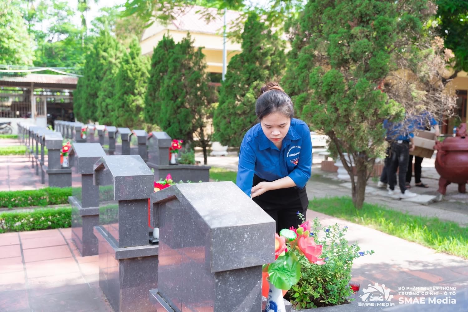 Lễ báo công - Dâng hương tại nghĩa trang liệt sỹ thành phố Hà Nội