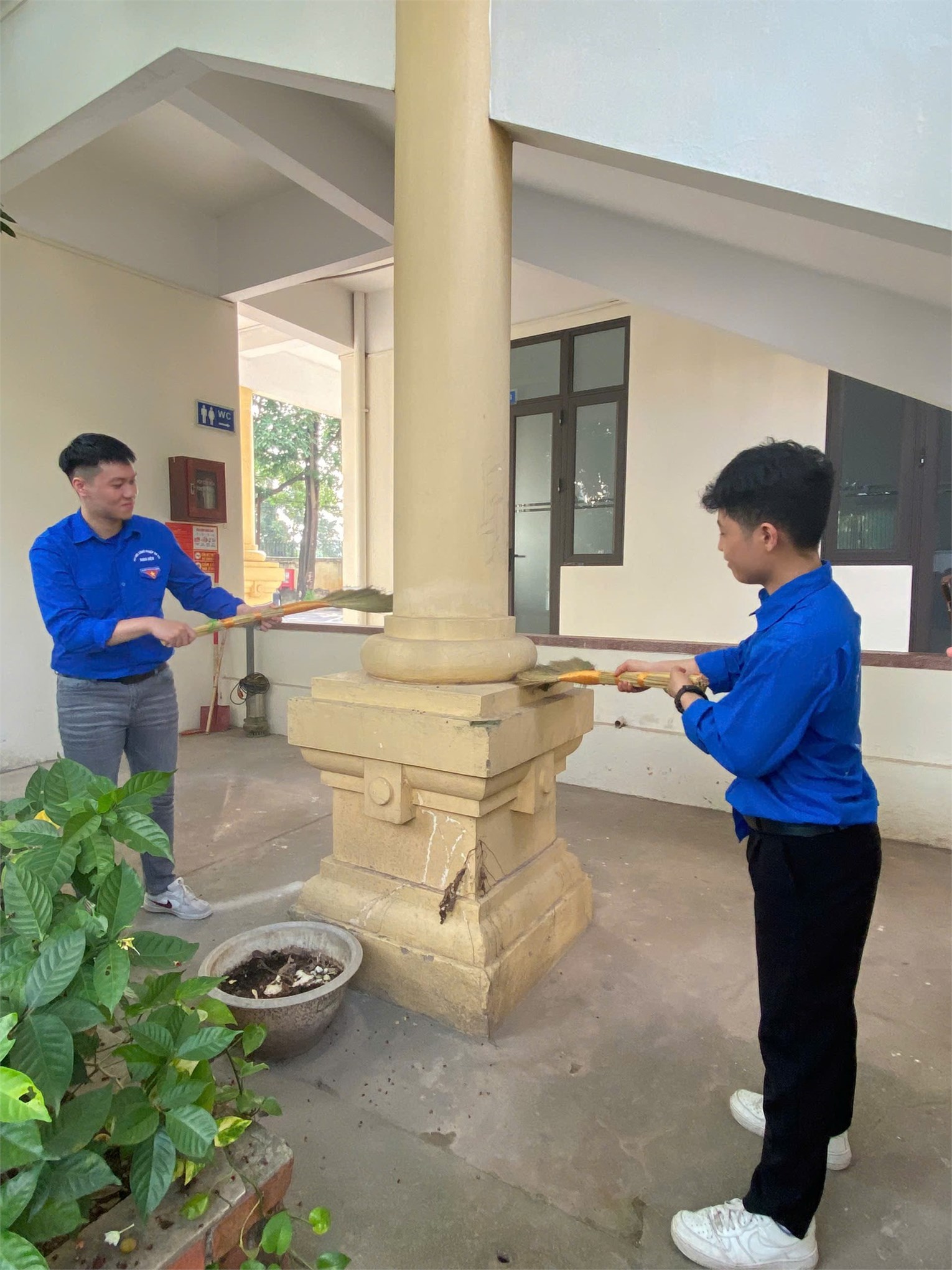 Trường Đại học Công nghiệp Hà Nội triển khai mô hình `Cổng trường học An toàn giao thông, Văn minh đô thị, Vệ sinh môi trường`