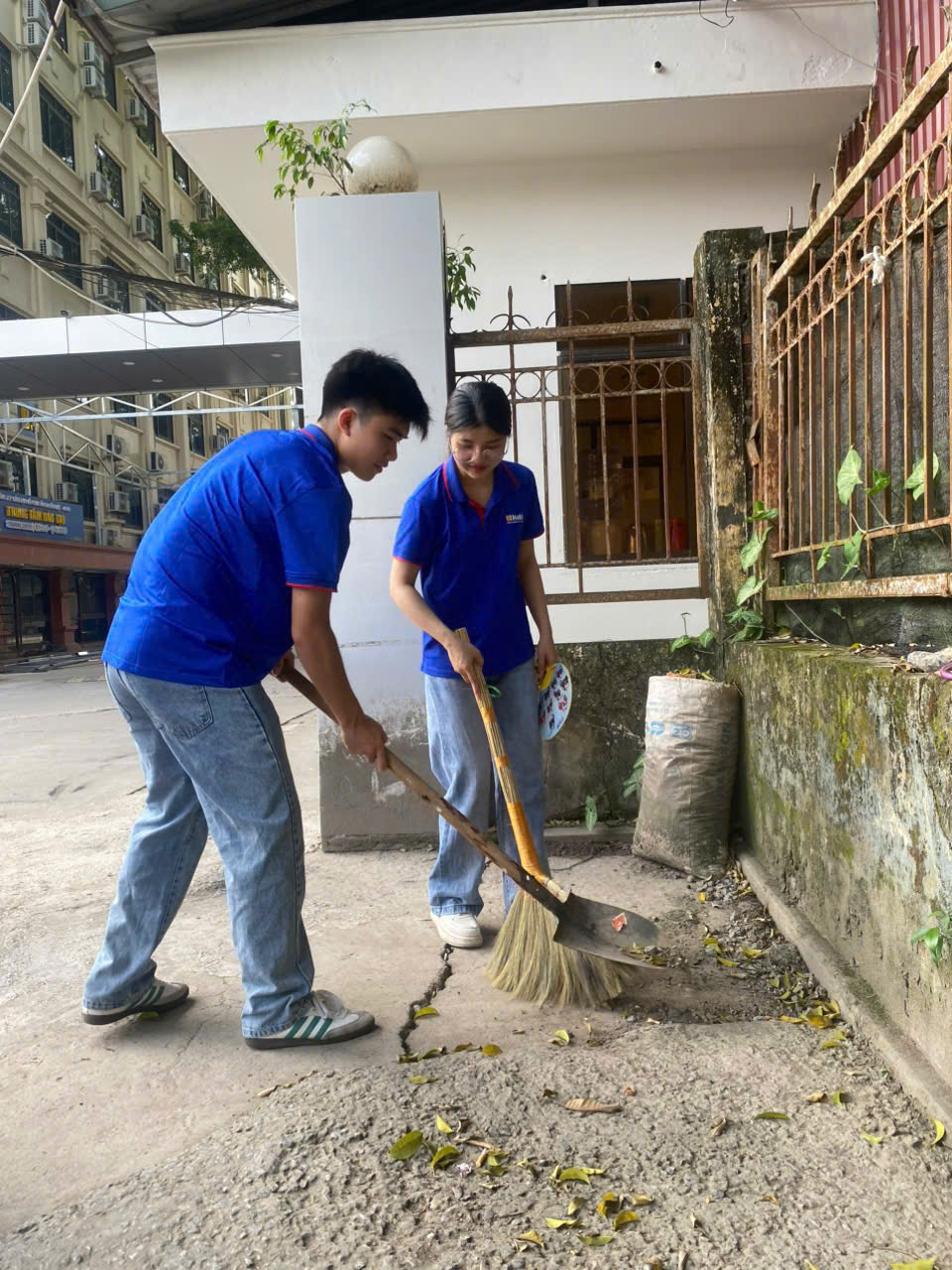 Trường Đại học Công nghiệp Hà Nội triển khai mô hình `Cổng trường học An toàn giao thông, Văn minh đô thị, Vệ sinh môi trường`