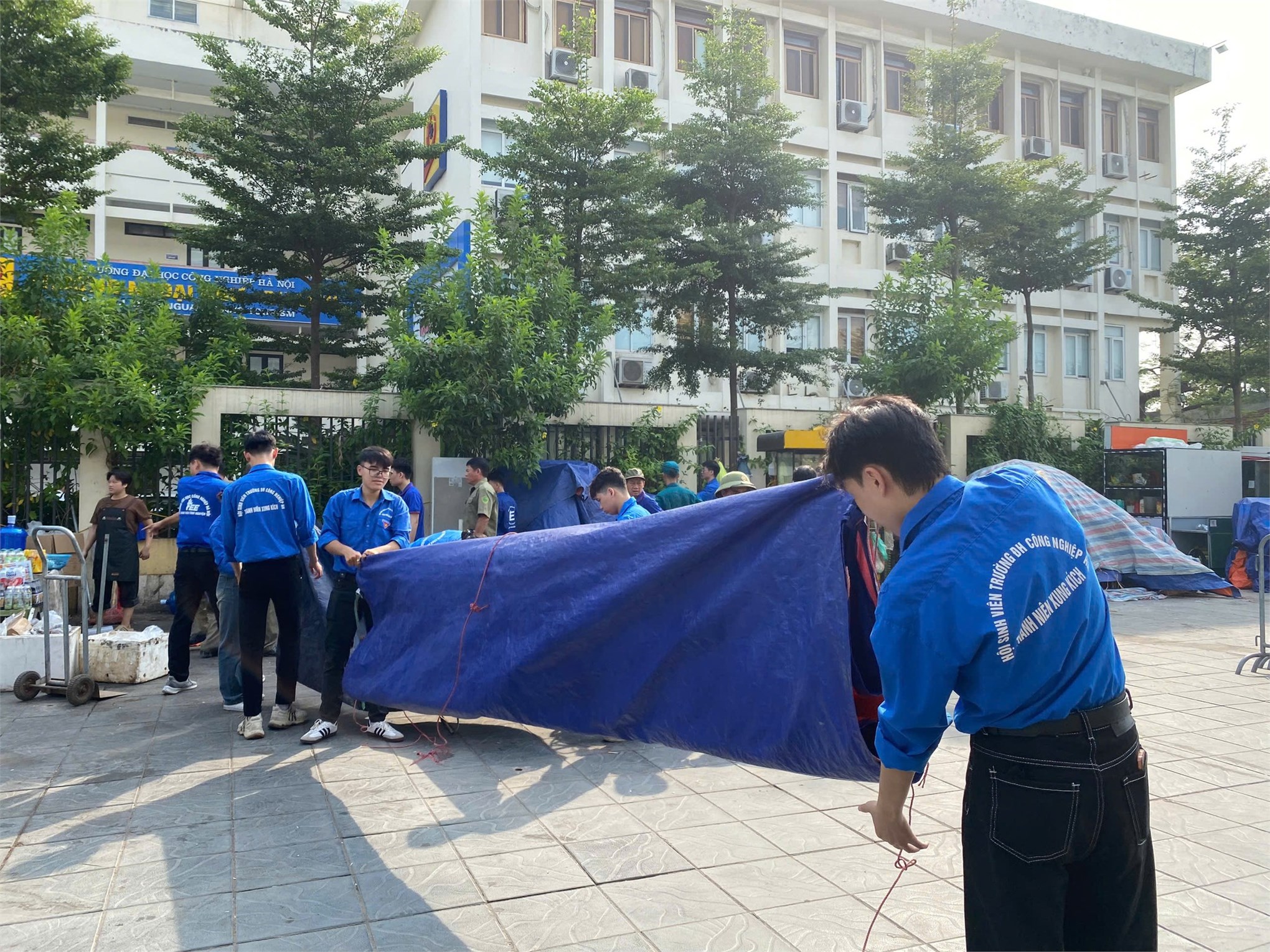 Trường Đại học Công nghiệp Hà Nội triển khai mô hình `Cổng trường học An toàn giao thông, Văn minh đô thị, Vệ sinh môi trường`