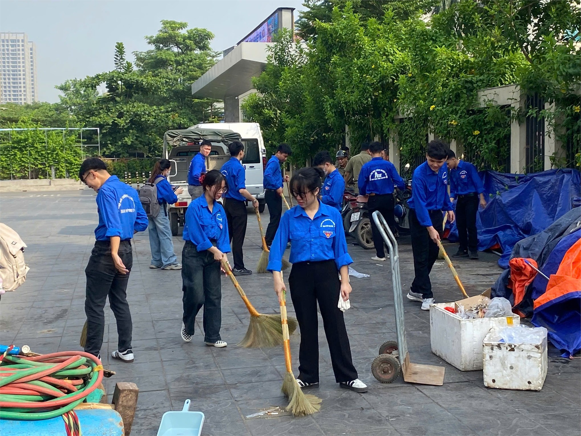 Trường Đại học Công nghiệp Hà Nội triển khai mô hình `Cổng trường học An toàn giao thông, Văn minh đô thị, Vệ sinh môi trường`