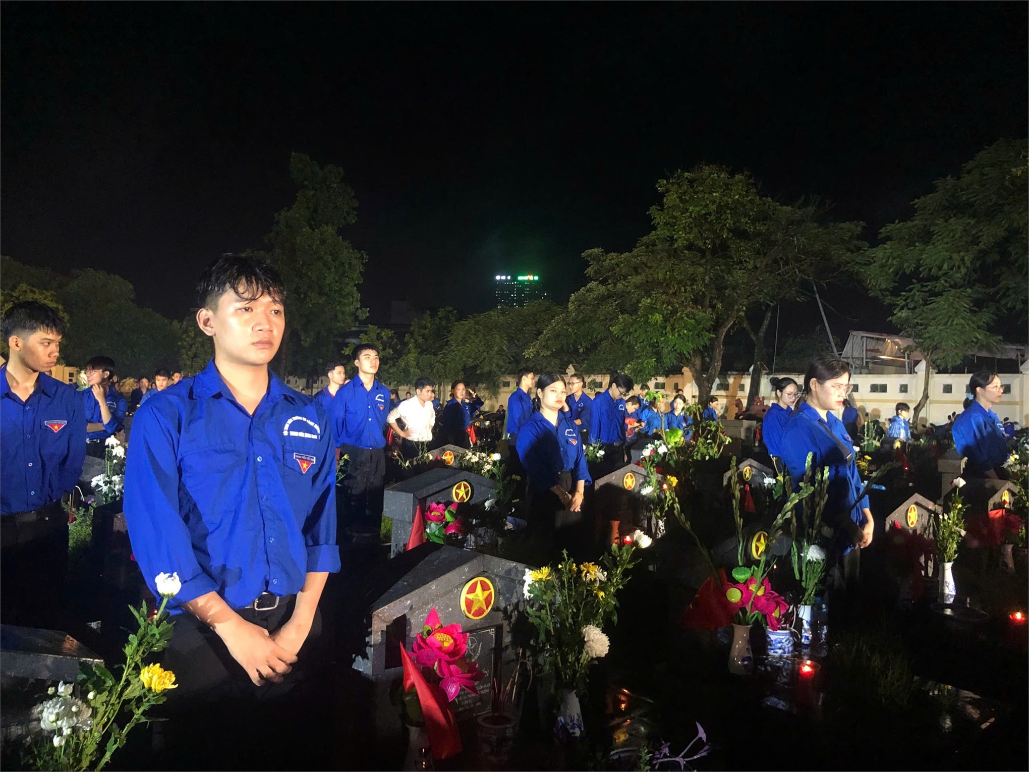 Tuổi trẻ Đại học Công nghiệp Hà Nội thắp nến tri ân kỷ niệm 78 năm Ngày Thương binh - Liệt sĩ (27/7/1947 – 27/7/2025)