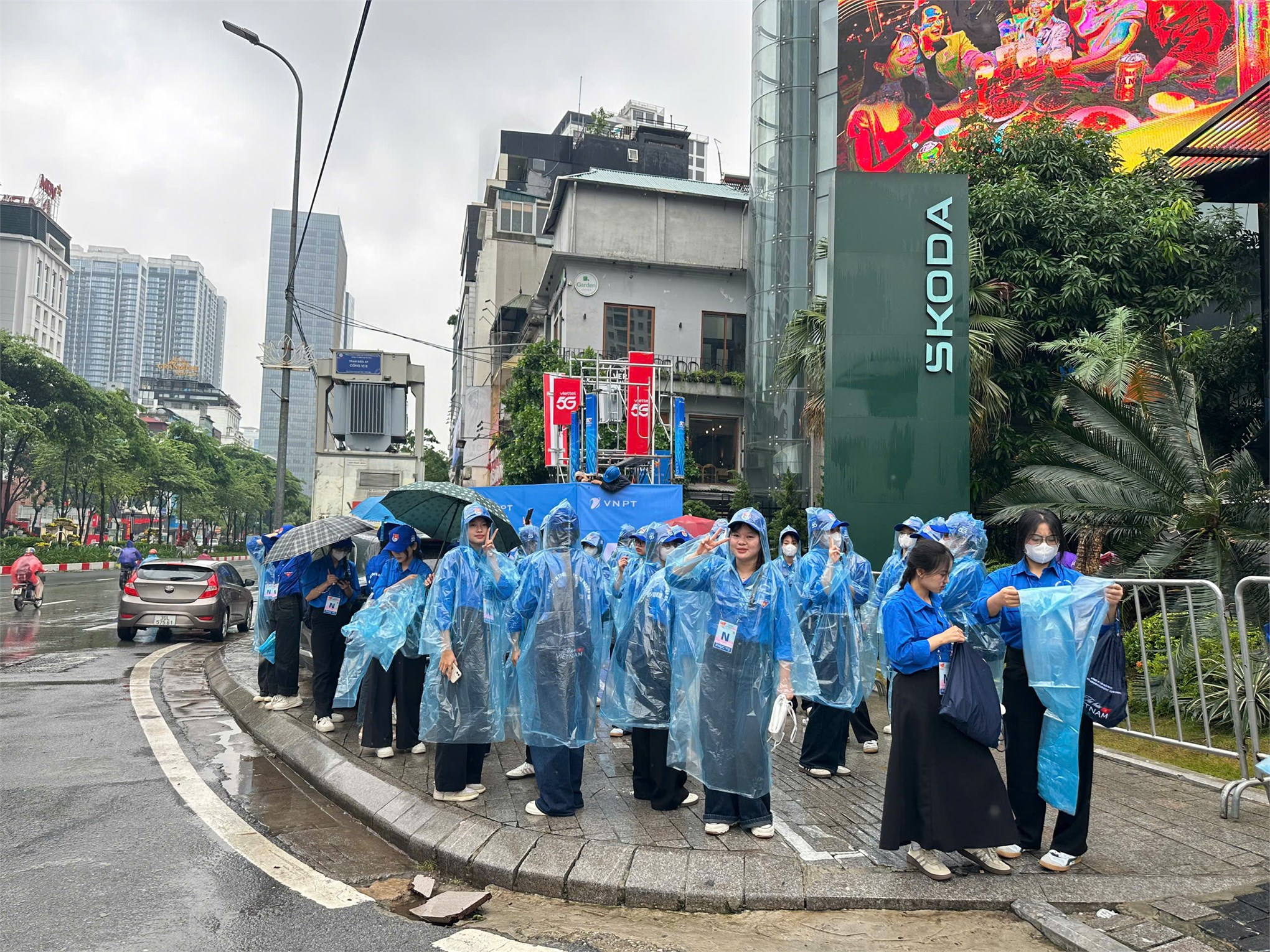 Ngọn lửa xanh giữa mưa gió – HaUI tự hào góp sức vào Đại lễ A80