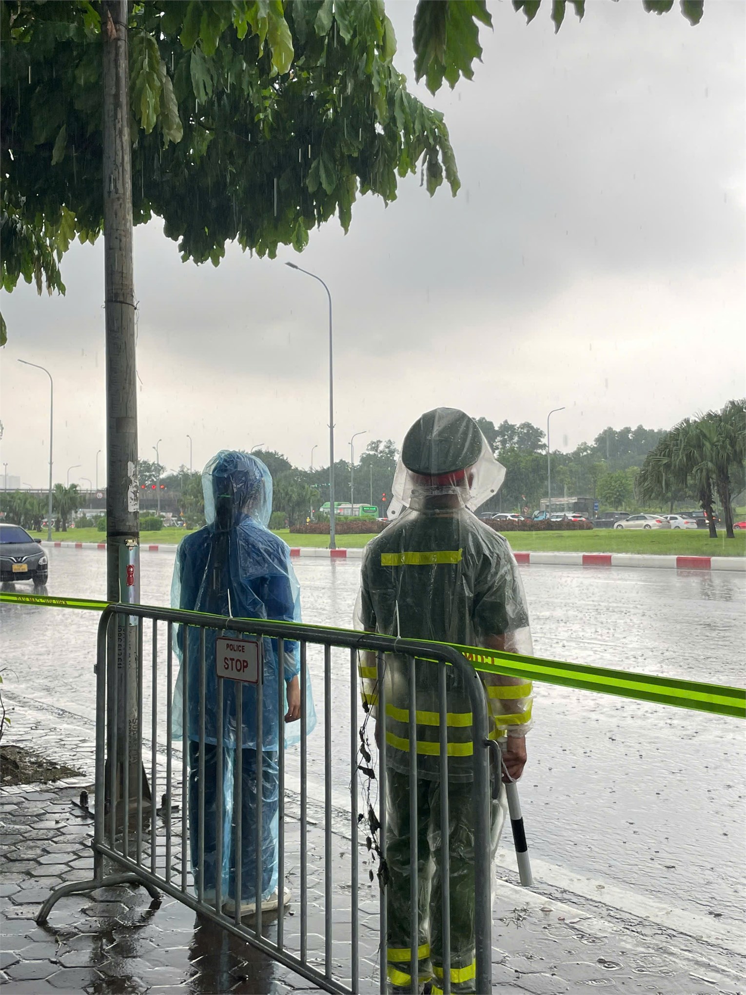 Ngọn lửa xanh giữa mưa gió – HaUI tự hào góp sức vào Đại lễ A80