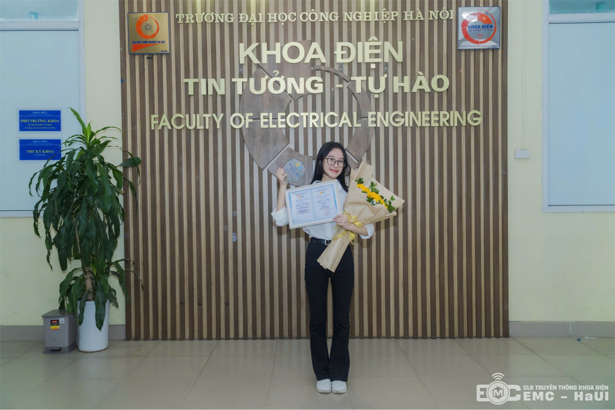 Nữ sinh Khoa học Công nghệ HaUI 2025 – Bản lĩnh, trí tuệ và khát vọng chinh phục tri thức