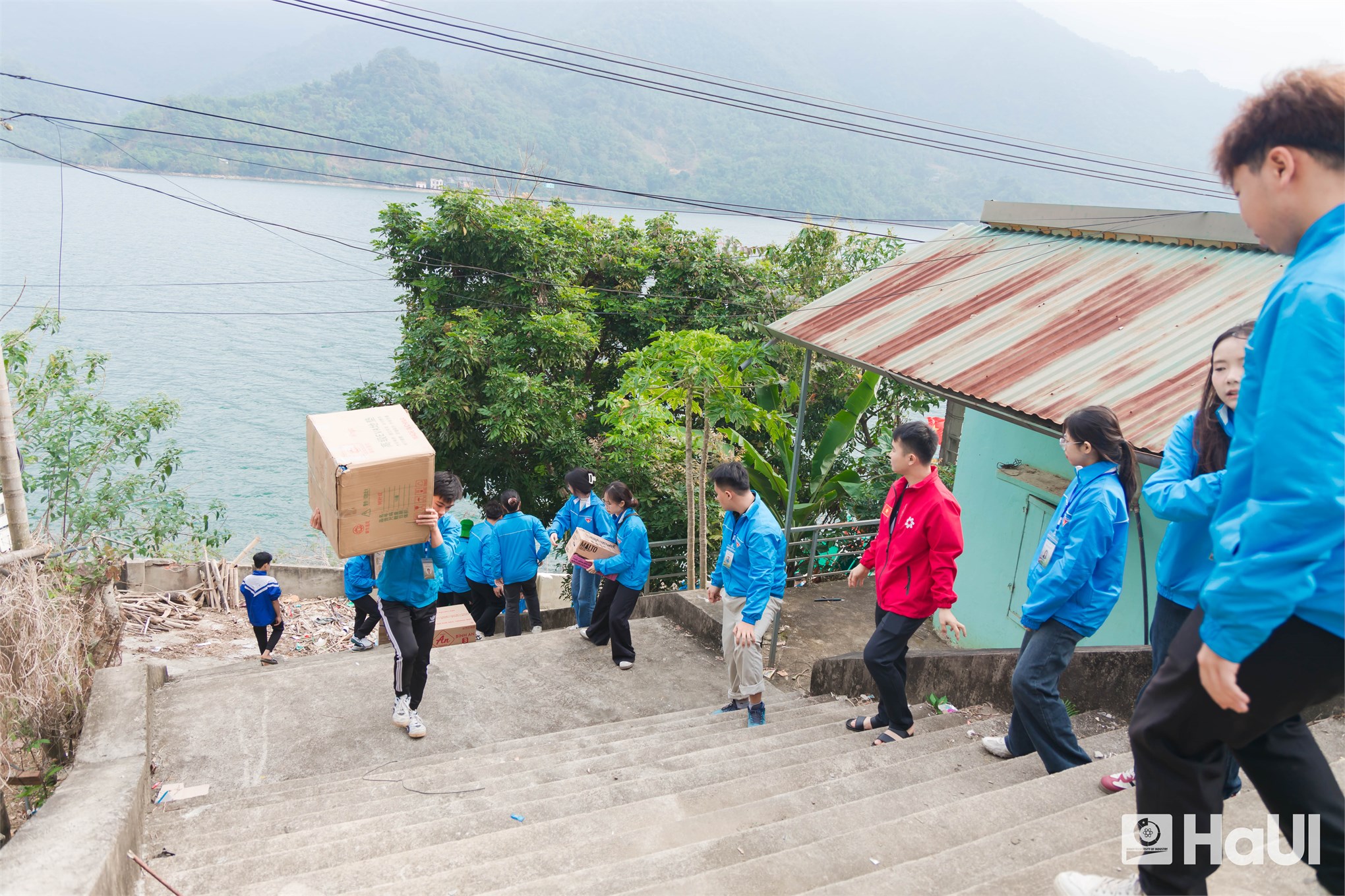Hành trình “Đông ấm vùng cao 2026” – Tuổi trẻ HaUI thắp sáng ước mơ nơi miền sơn cước