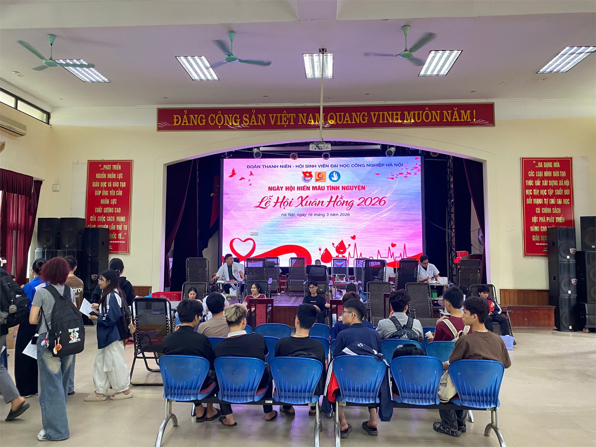 Ngày hội hiến máu tình nguyện `Lễ hội Xuân hồng` năm 2026