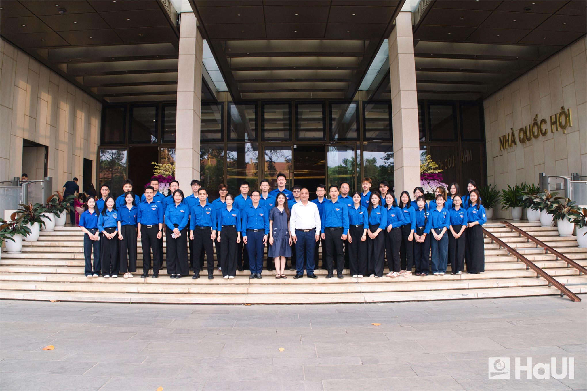 Tuổi trẻ HaUI tham quan Tòa nhà Quốc hội