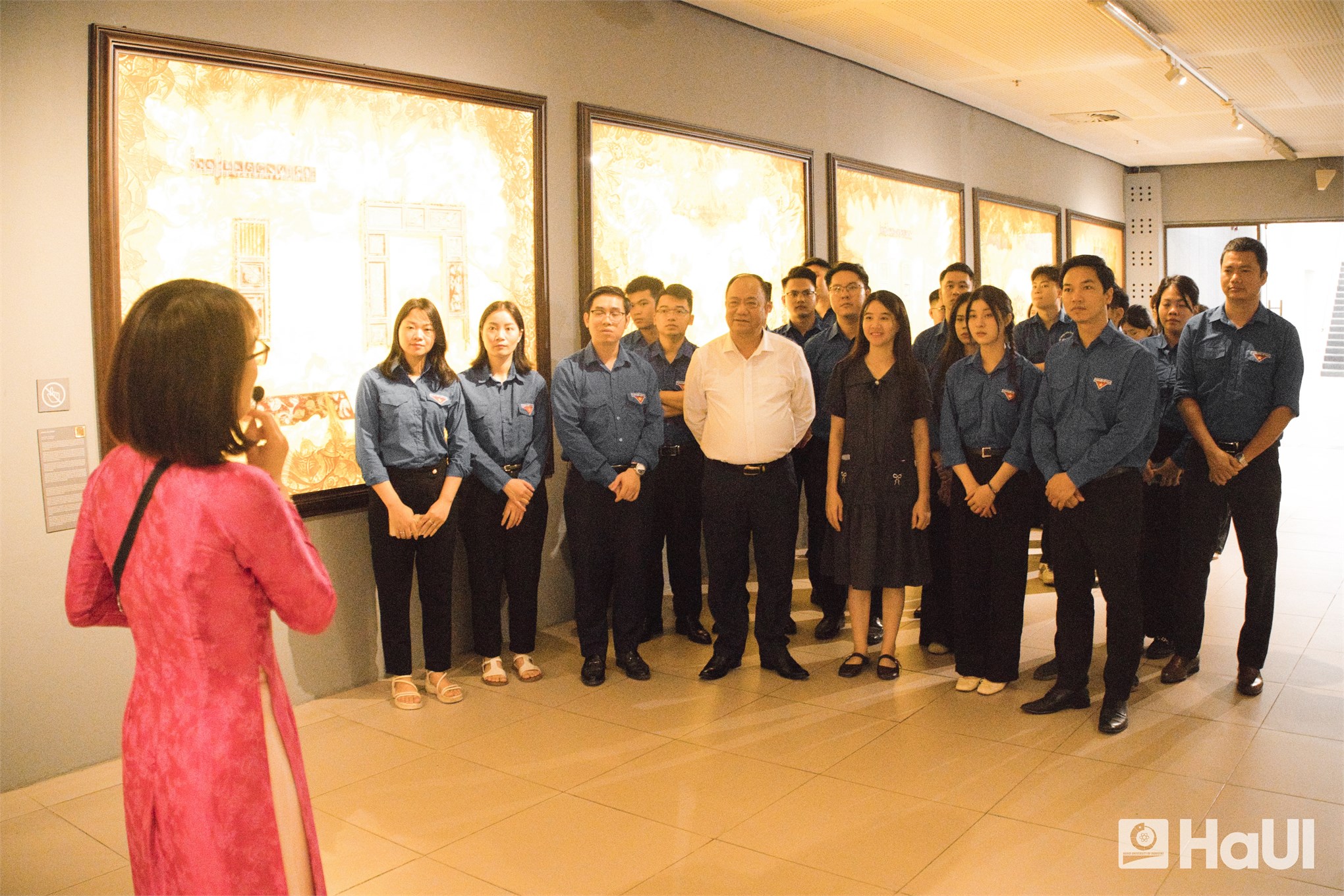 Tuổi trẻ HaUI tham quan Tòa nhà Quốc hội