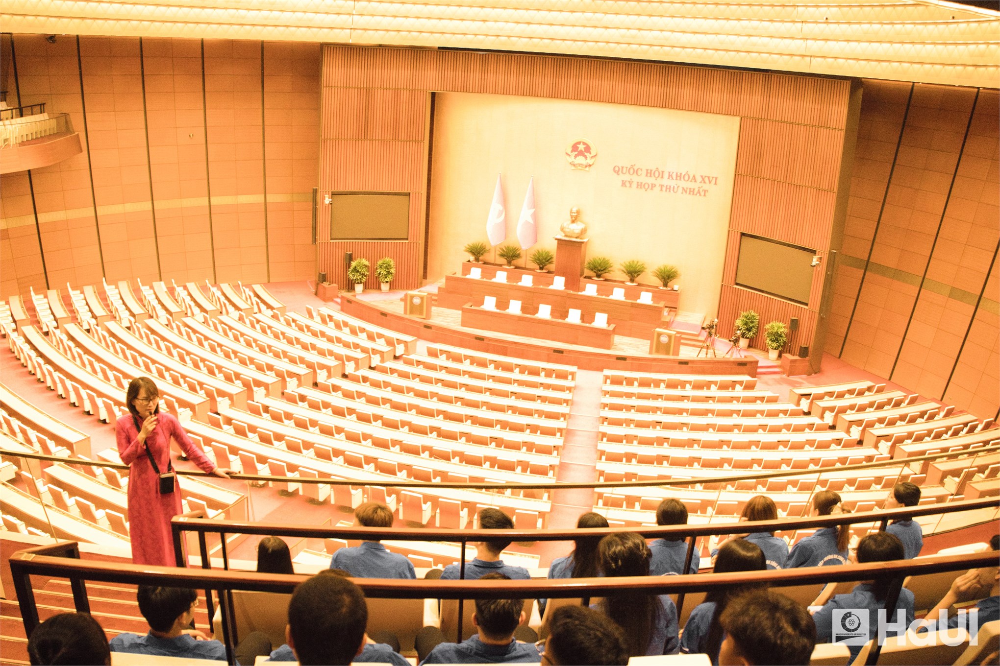 Tuổi trẻ HaUI tham quan Tòa nhà Quốc hội