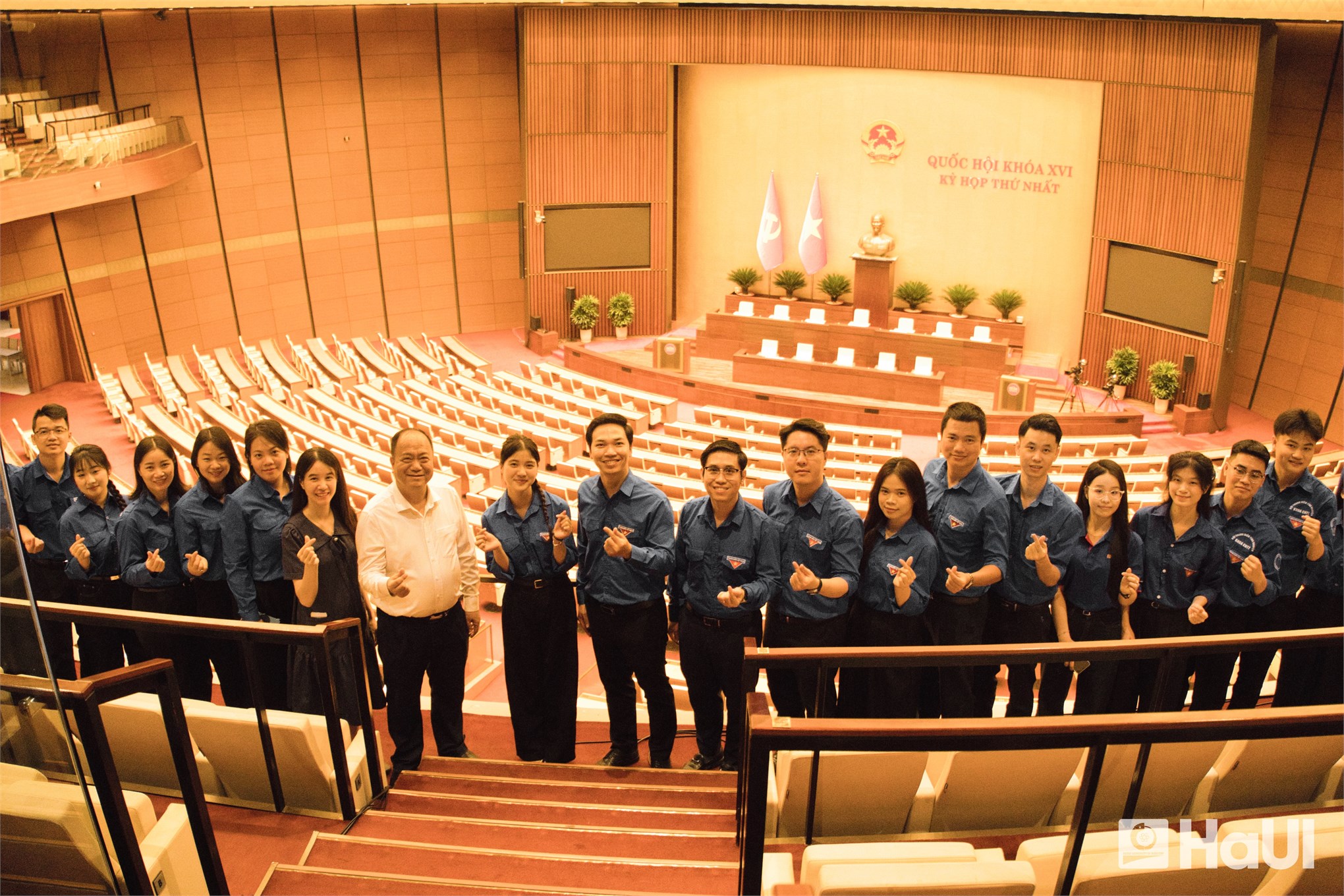 Tuổi trẻ HaUI tham quan Tòa nhà Quốc hội