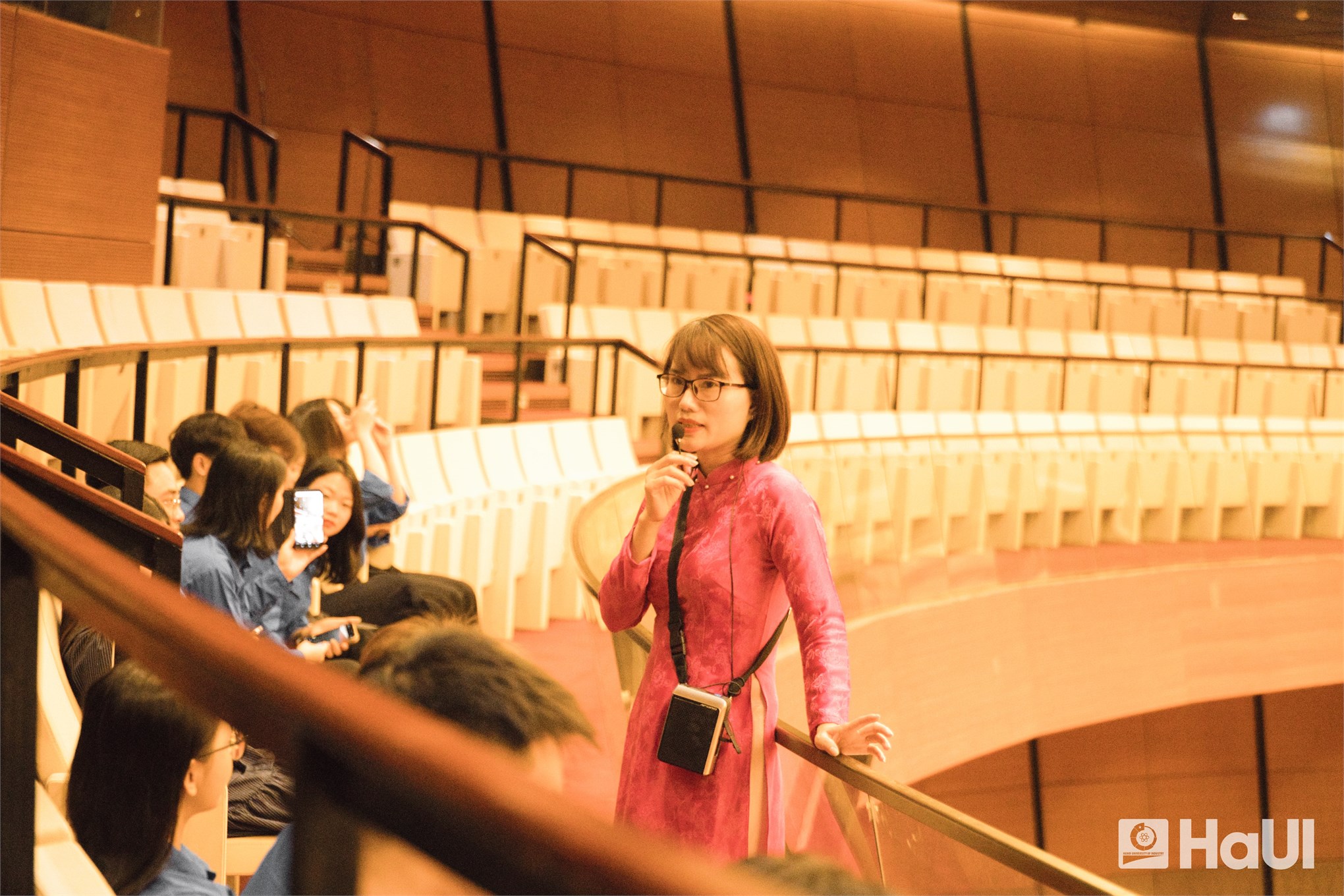 Tuổi trẻ HaUI tham quan Tòa nhà Quốc hội