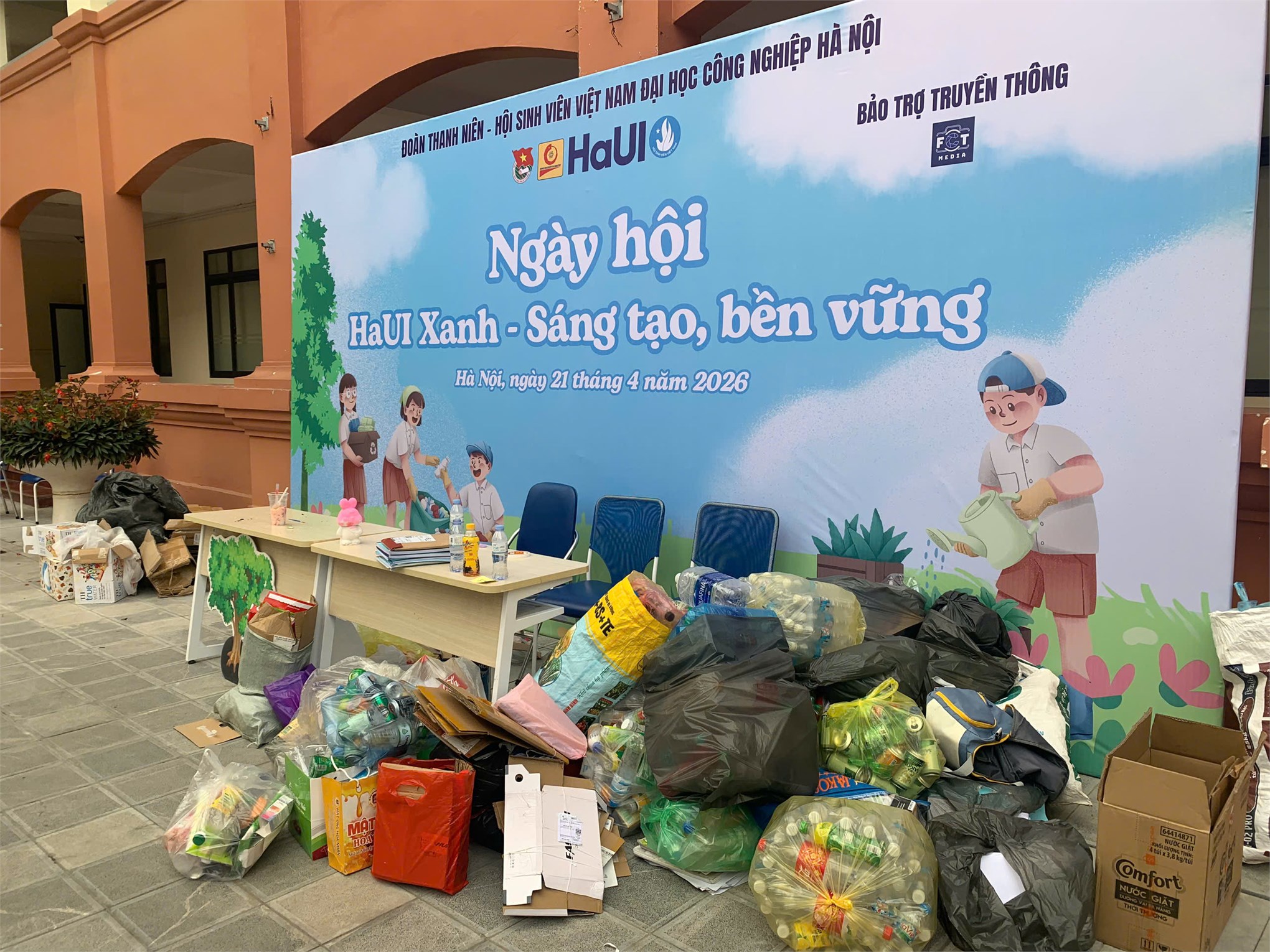 Tuổi trẻ HaUI lan tỏa lối sống xanh qua chương trình ` Ngày hội Xanh - Sáng tạo - Bền vững`