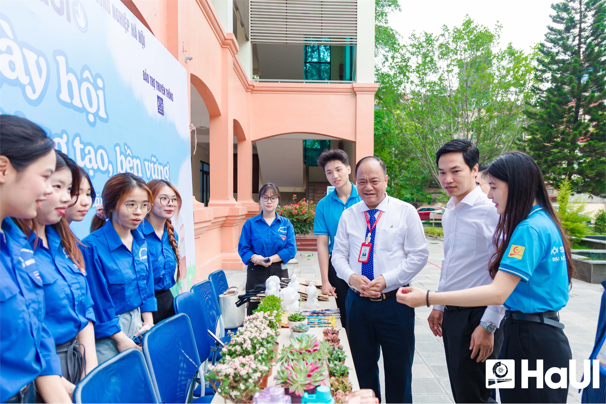 Tuổi trẻ HaUI lan tỏa lối sống xanh qua chương trình ` Ngày hội Xanh - Sáng tạo - Bền vững`