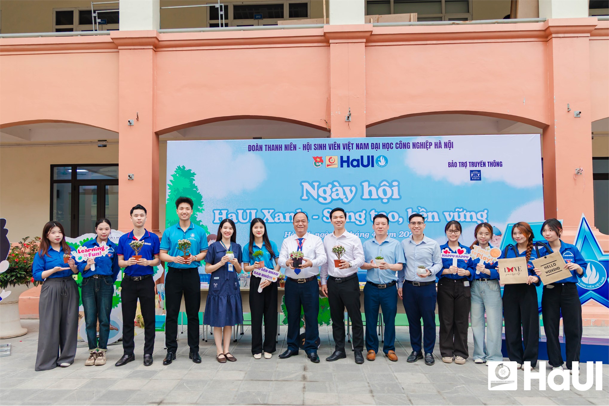 Tuổi trẻ HaUI lan tỏa lối sống xanh qua chương trình ` Ngày hội Xanh - Sáng tạo - Bền vững`