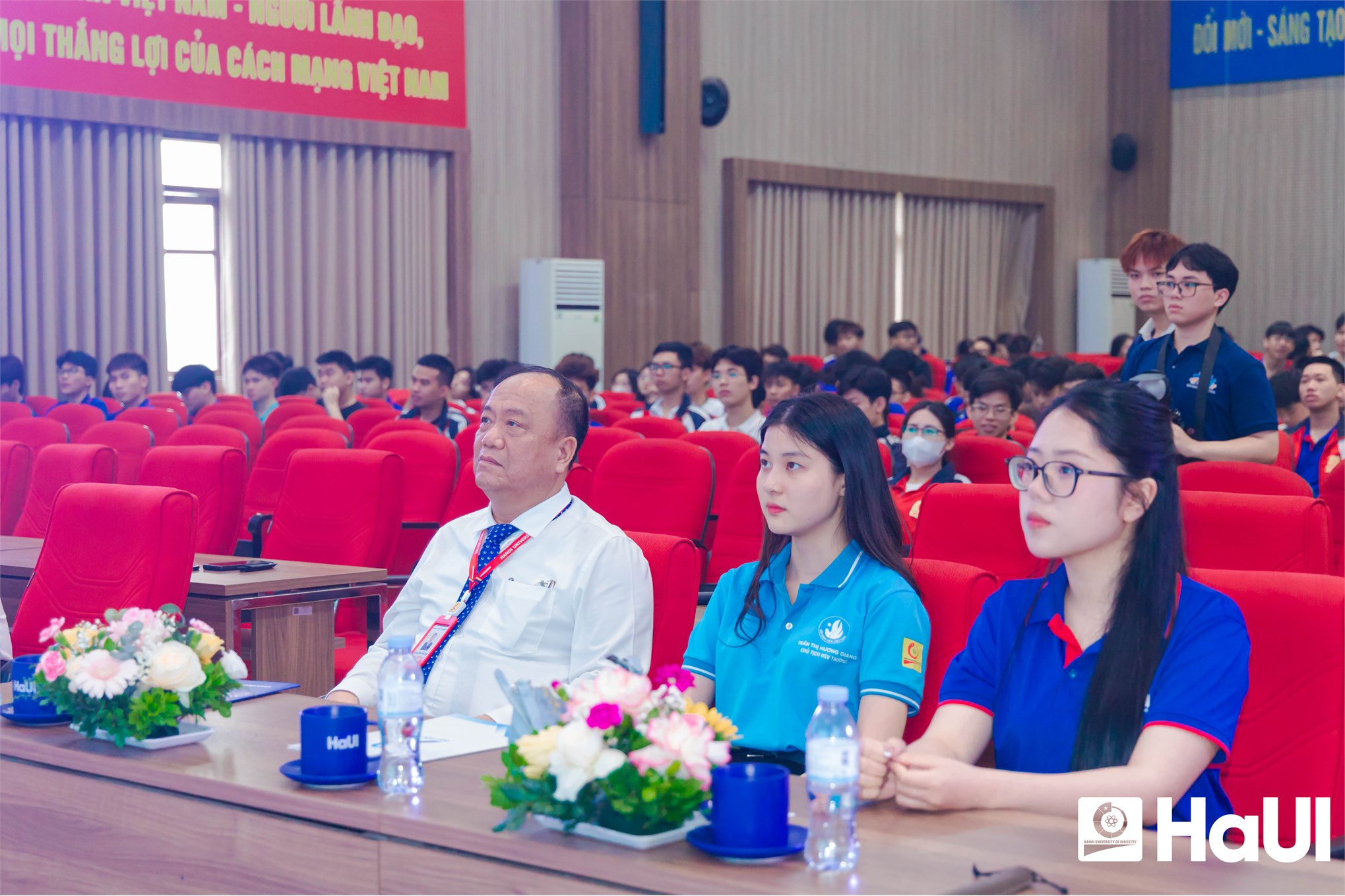 Bùng nổ sức trẻ tại Ngày hội `HaUI Genesis 2026`