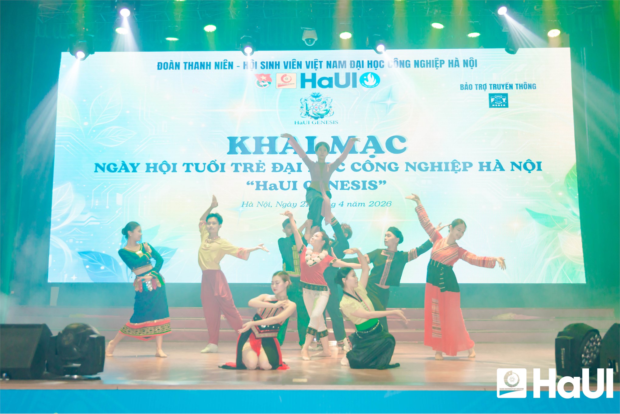 Bùng nổ sức trẻ tại Ngày hội `HaUI Genesis 2026`
