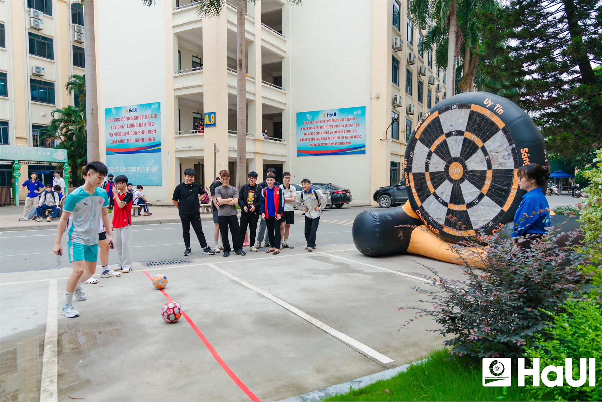 Bùng nổ sức trẻ tại Ngày hội `HaUI Genesis 2026`