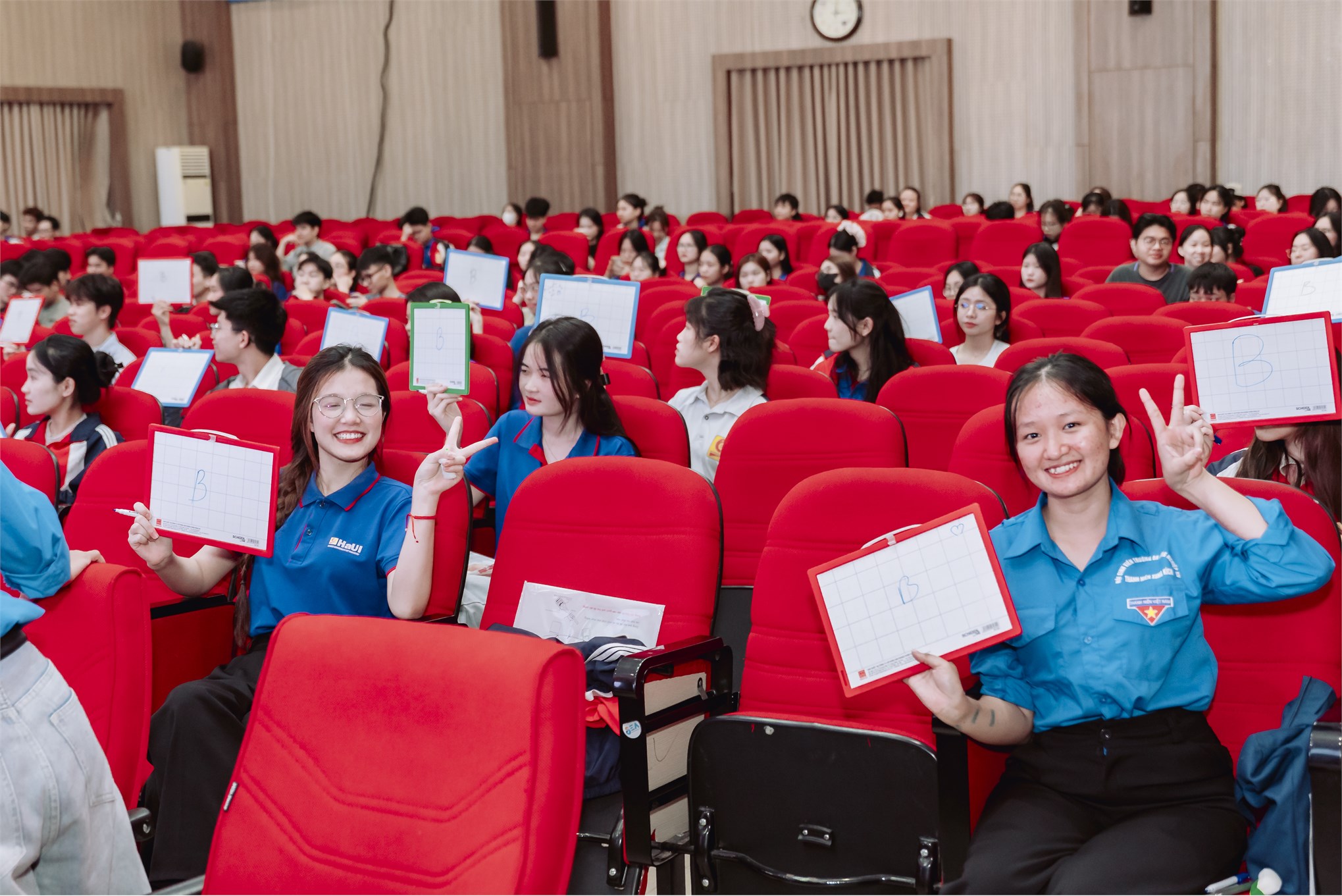 Bùng nổ sức trẻ tại Ngày hội `HaUI Genesis 2026`