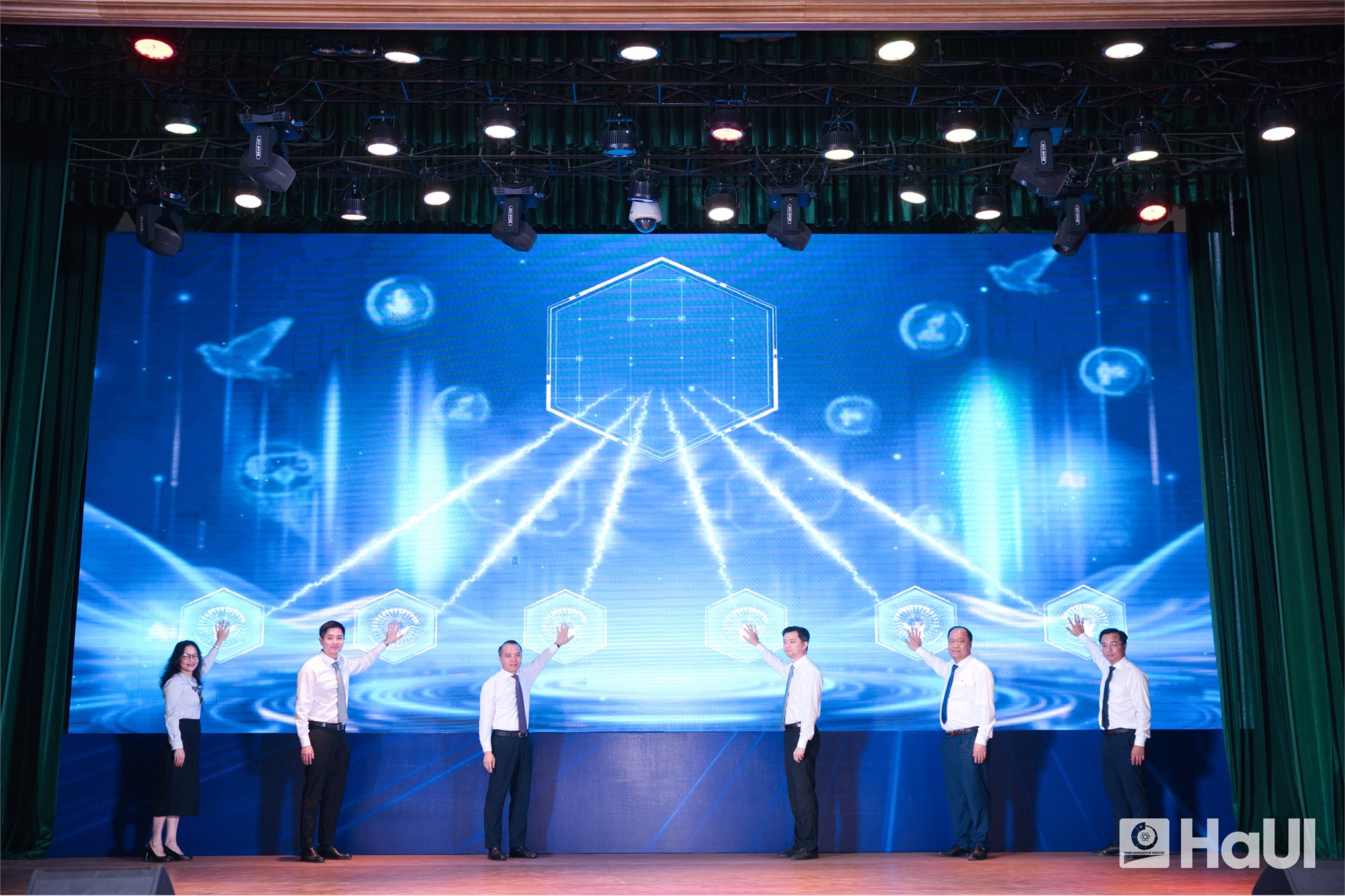 Tuổi trẻ HaUI sẵn sàng làm chủ trí tuệ nhân tạo cùng Vietnamese Student HackAIthon 2026