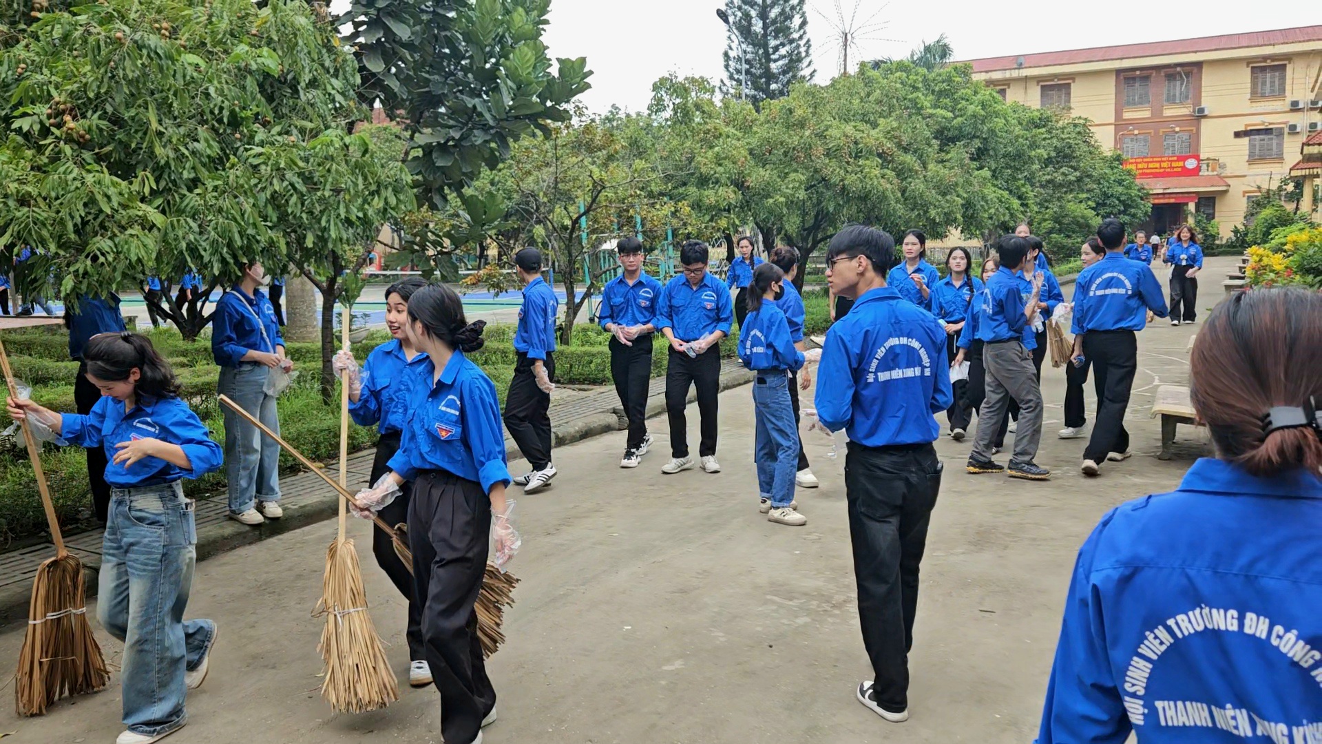 Đội Thanh niên xung kích Đại học Công nghiệp Hà Nội