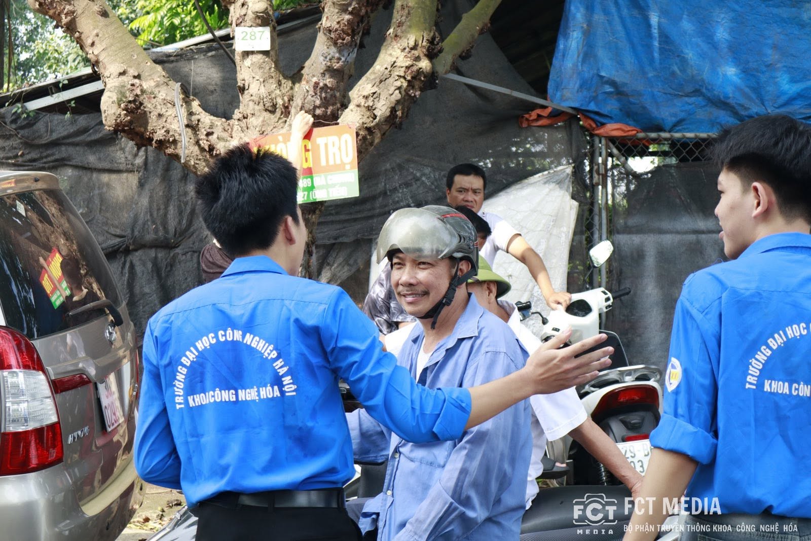 Tuổi trẻ HaUI đồng hành cùng sĩ tử trong chiến dịch `Mùa hè Thanh niên tình nguyện 2026`