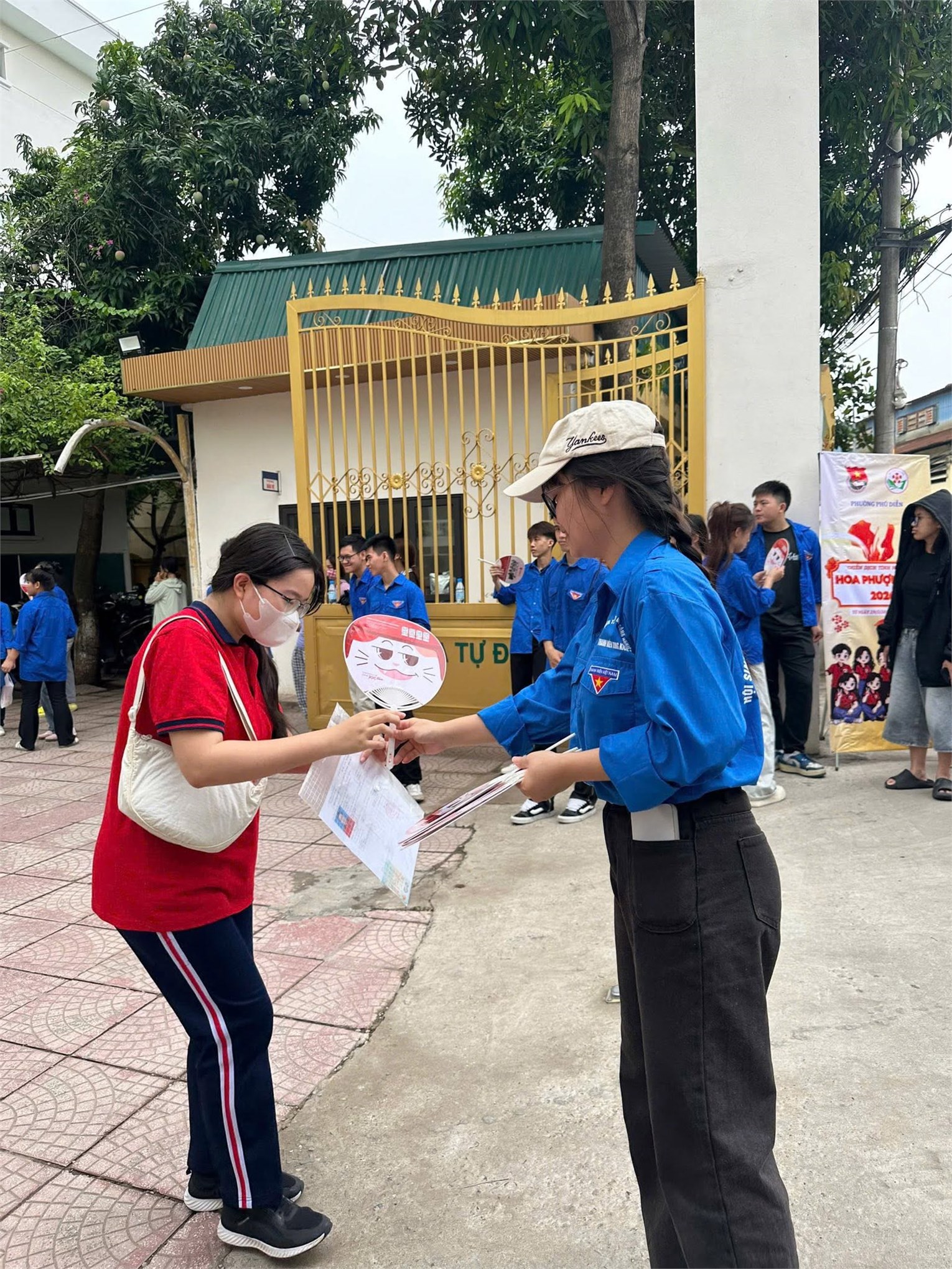 Tuổi trẻ HaUI đồng hành cùng sĩ tử trong chiến dịch `Mùa hè Thanh niên tình nguyện 2026`