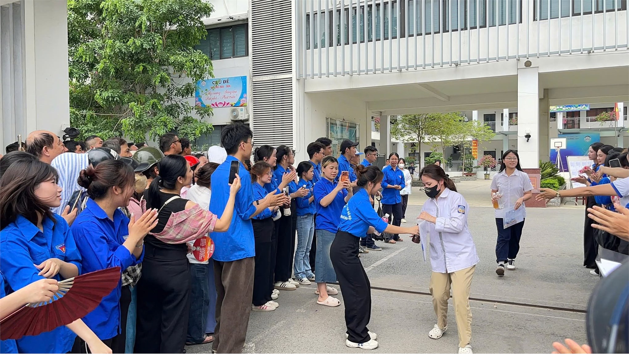 Tuổi trẻ HaUI đồng hành cùng sĩ tử trong chiến dịch `Mùa hè Thanh niên tình nguyện 2026`